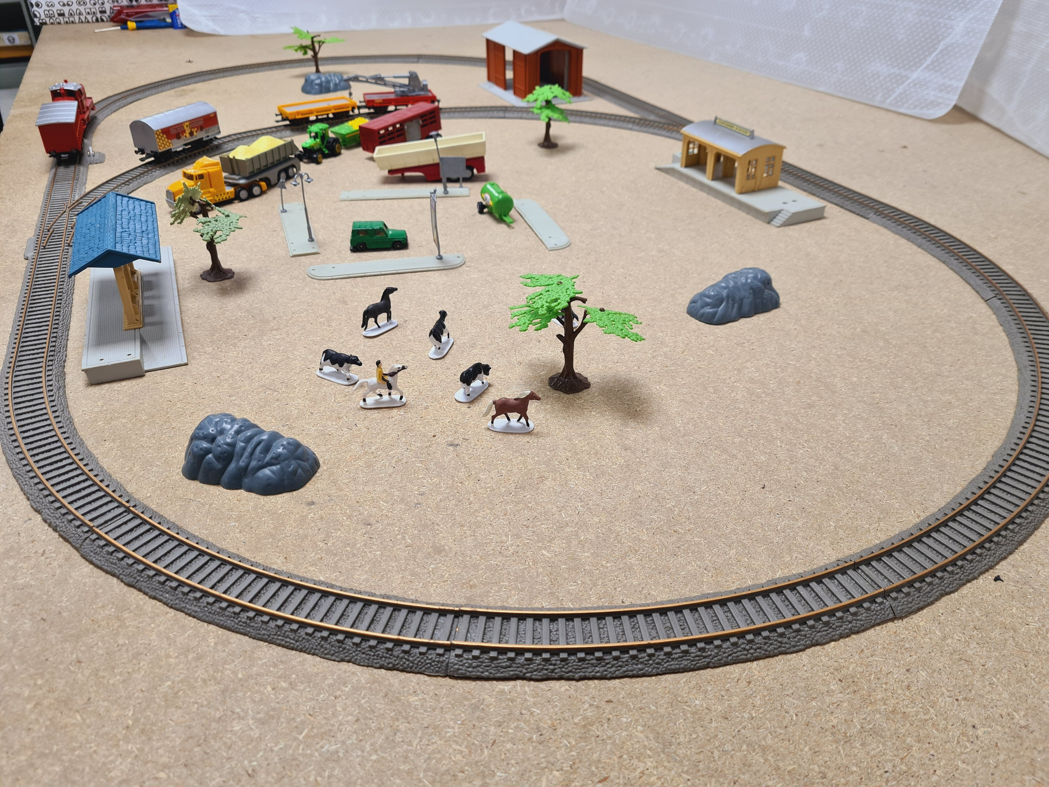 Voir photo 5 de Circuits - Train New Ray Ho - Fonctionne avec 1 pile 1,5 V AAA LR 03 - Avec des accessoires Circuits - Train New Ray Ho - Fonctionne avec 1 pile 1,5 V AAA LR 03 - Avec des accessoires - Vue 5 -