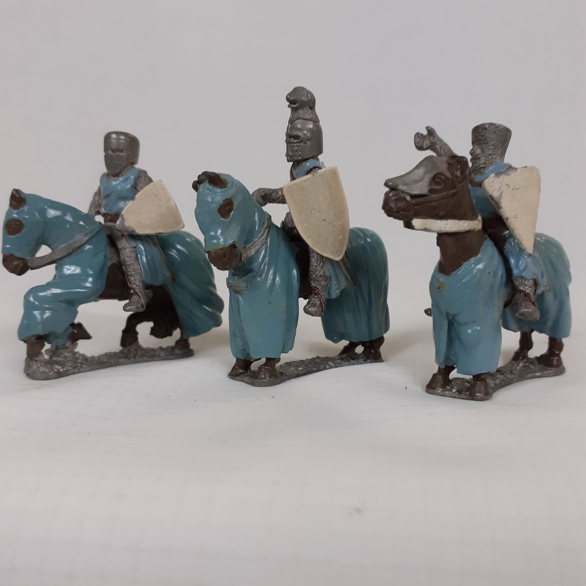 Warhammer - 3 figurines médiévales avec leurs chevaux en plomb - Collection Très bon état - Vue 2 - 