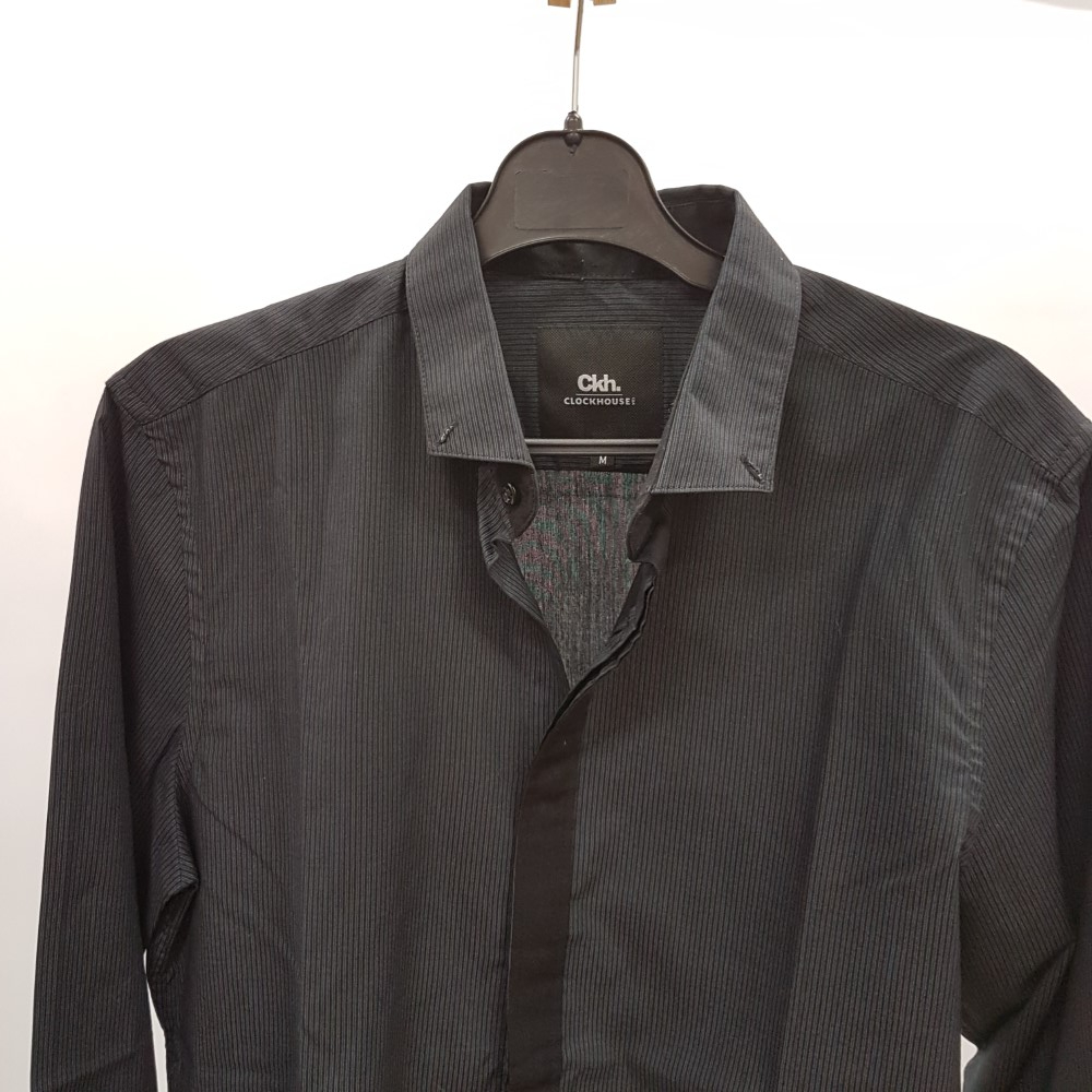 Voir photo 4 de Chemise de fête noire et grise - CLOCKHOUSE - Taille M Chemise de fête noire et grise - CLOCKHOUSE - Taille M Très bon état - Vue 4 -
