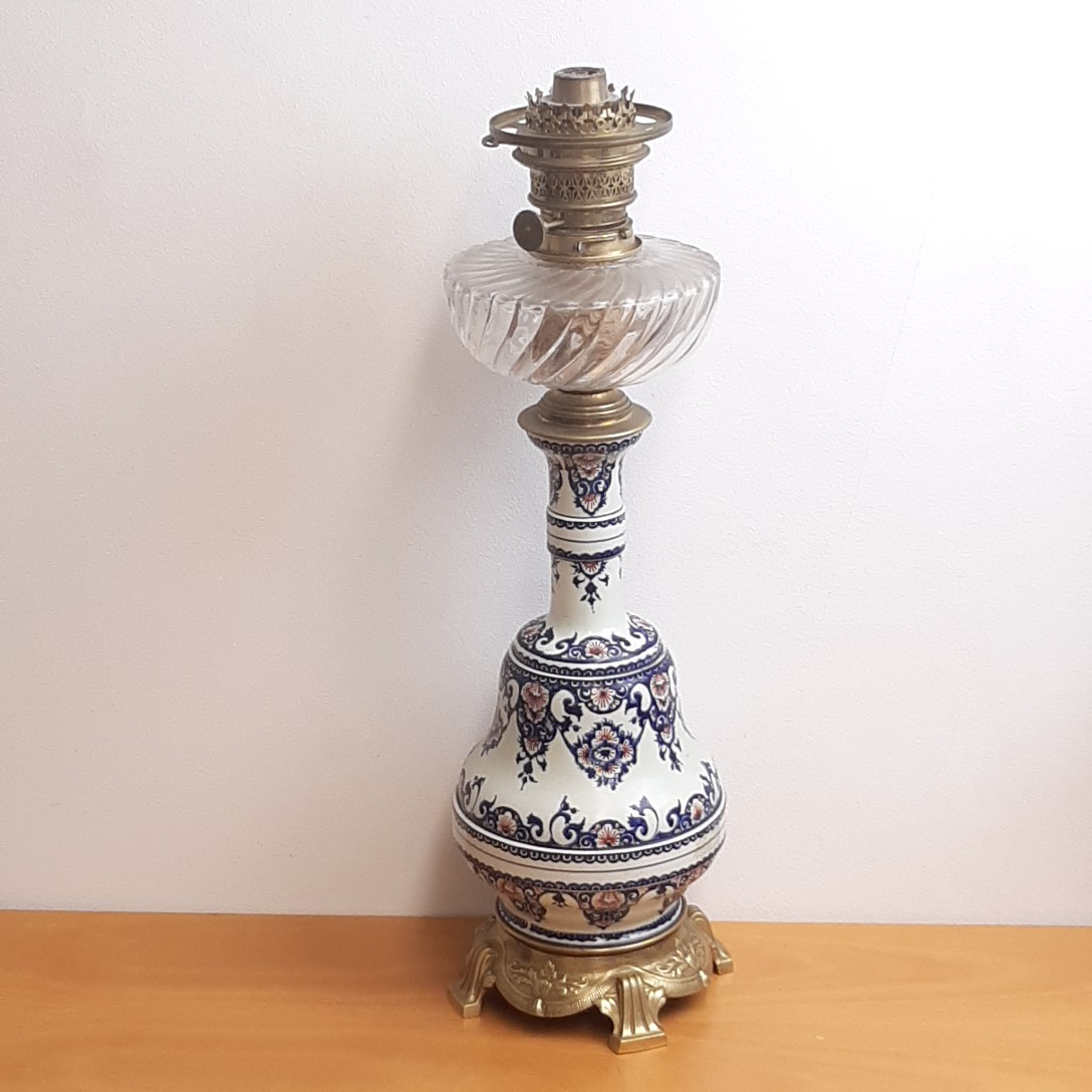 Lampe à pétrole vintage en porcelaine et cristal de bohème signé hinks & son's patent - Photo 9