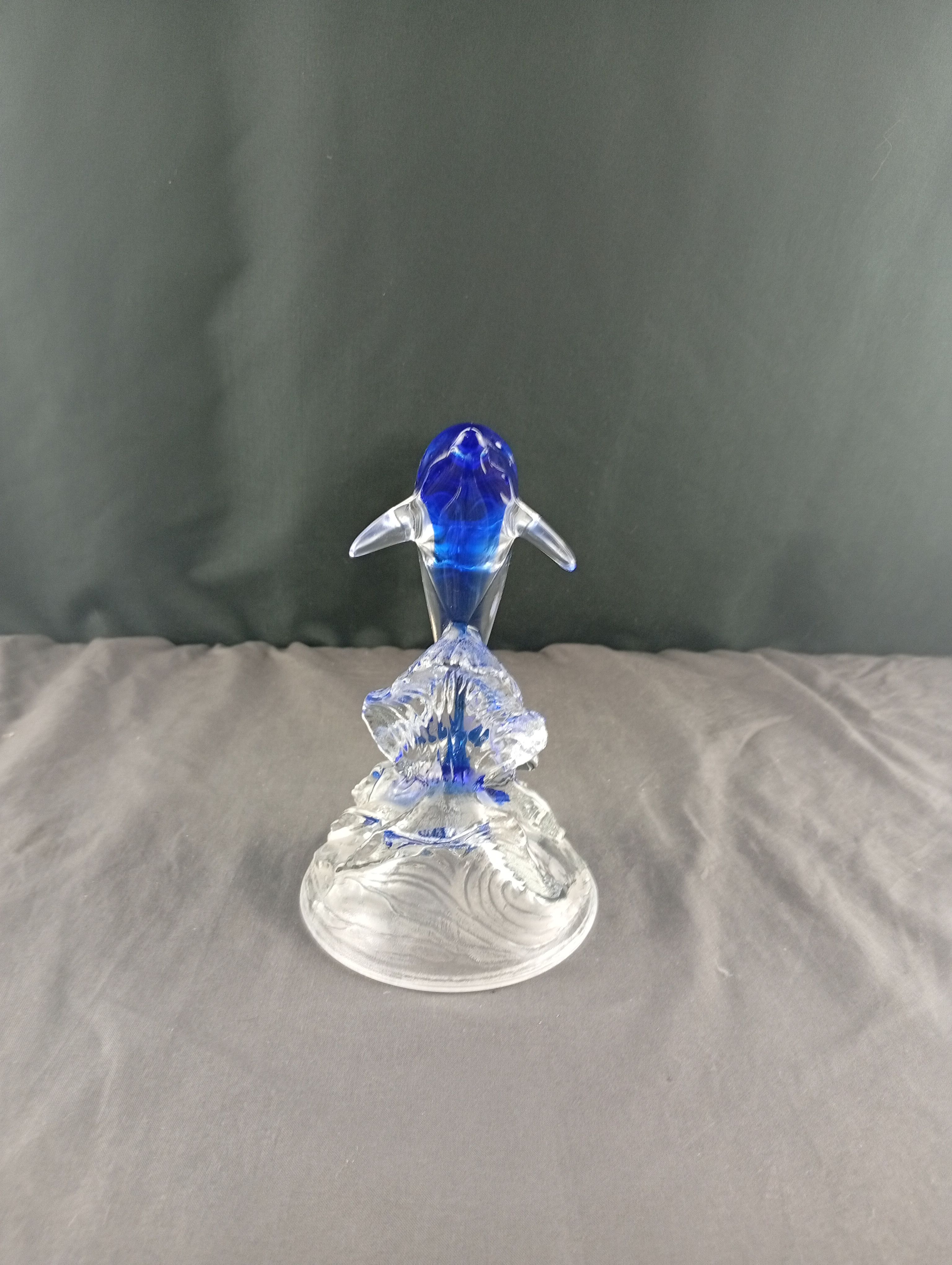 Sculpture / Statue en cristal d'Arques motif dauphin de couleur transparent et bleu - Photo 3