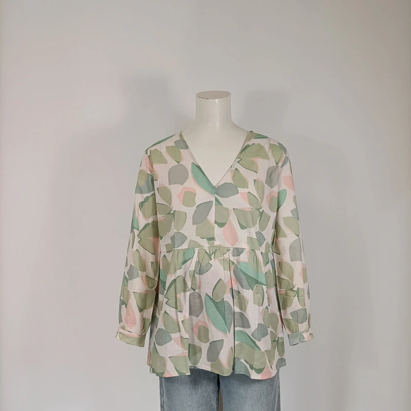Blouse fluide imprimé feuillage pastel Quintessence col V manches 3/4 légère taille M Comme neuf - Vue 7 - 