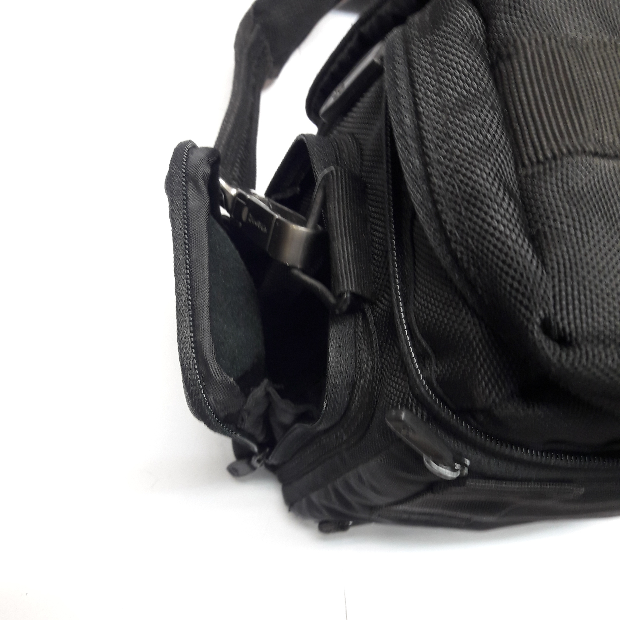 Voir photo 2 de SAC APPAREIL PHOTO SAMSONITE + obturateur fujica+ pare soleil + boite de rangement pour peliculle (sony ) SAC APPAREIL PHOTO SAMSONITE + obturateur fujica+ pare soleil + boite de rangement pour peliculle (sony ) État correct - Vue 2 -