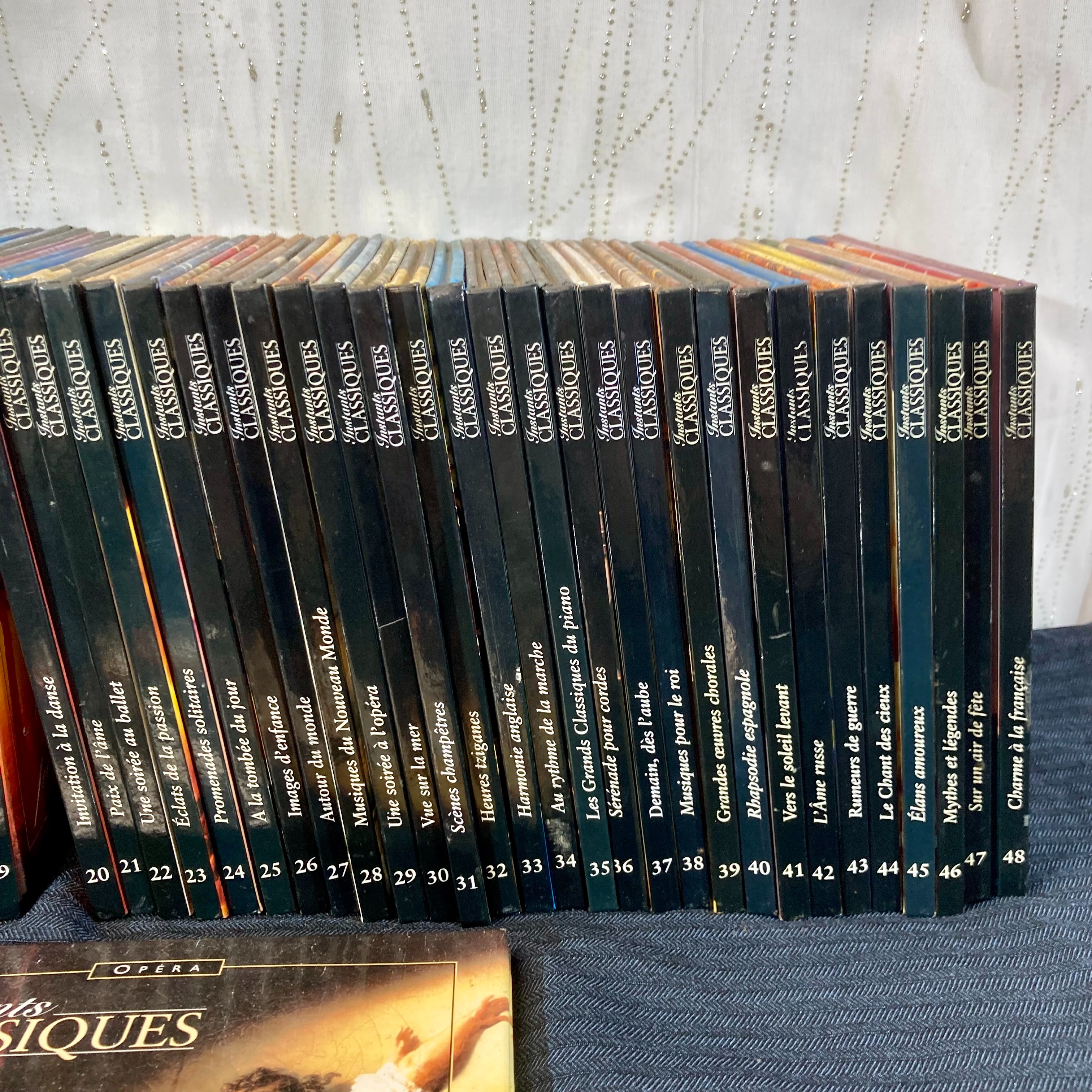 Lot de 49 cd "instants classique" Très bon état - Vue 3 - 
