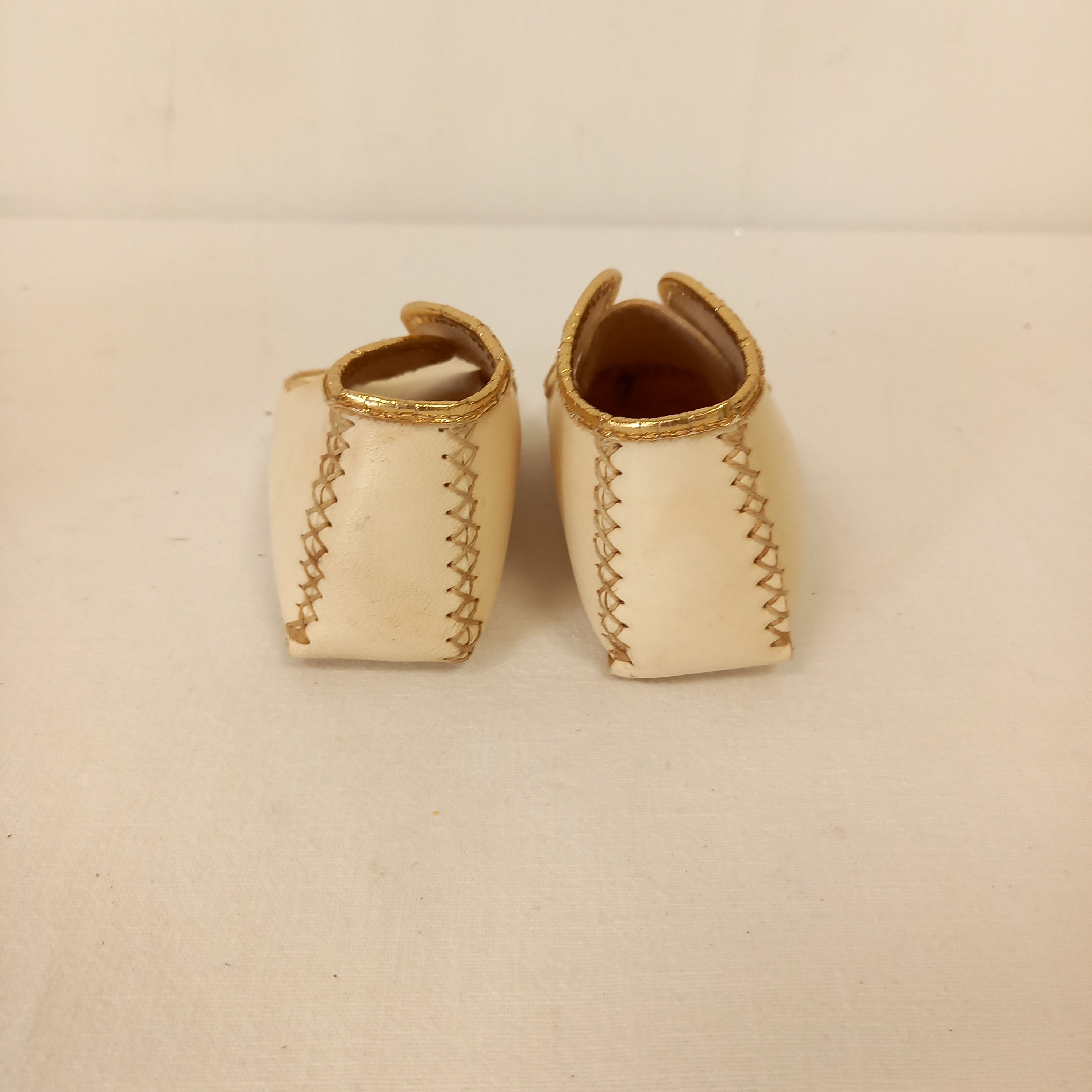 Voir photo 4 de paire de chaussons bébé éléphants anciens flexana N°19 en cuir paire de chaussons bébé éléphants anciens flexana N°19 en cuir - Vue 4 -
