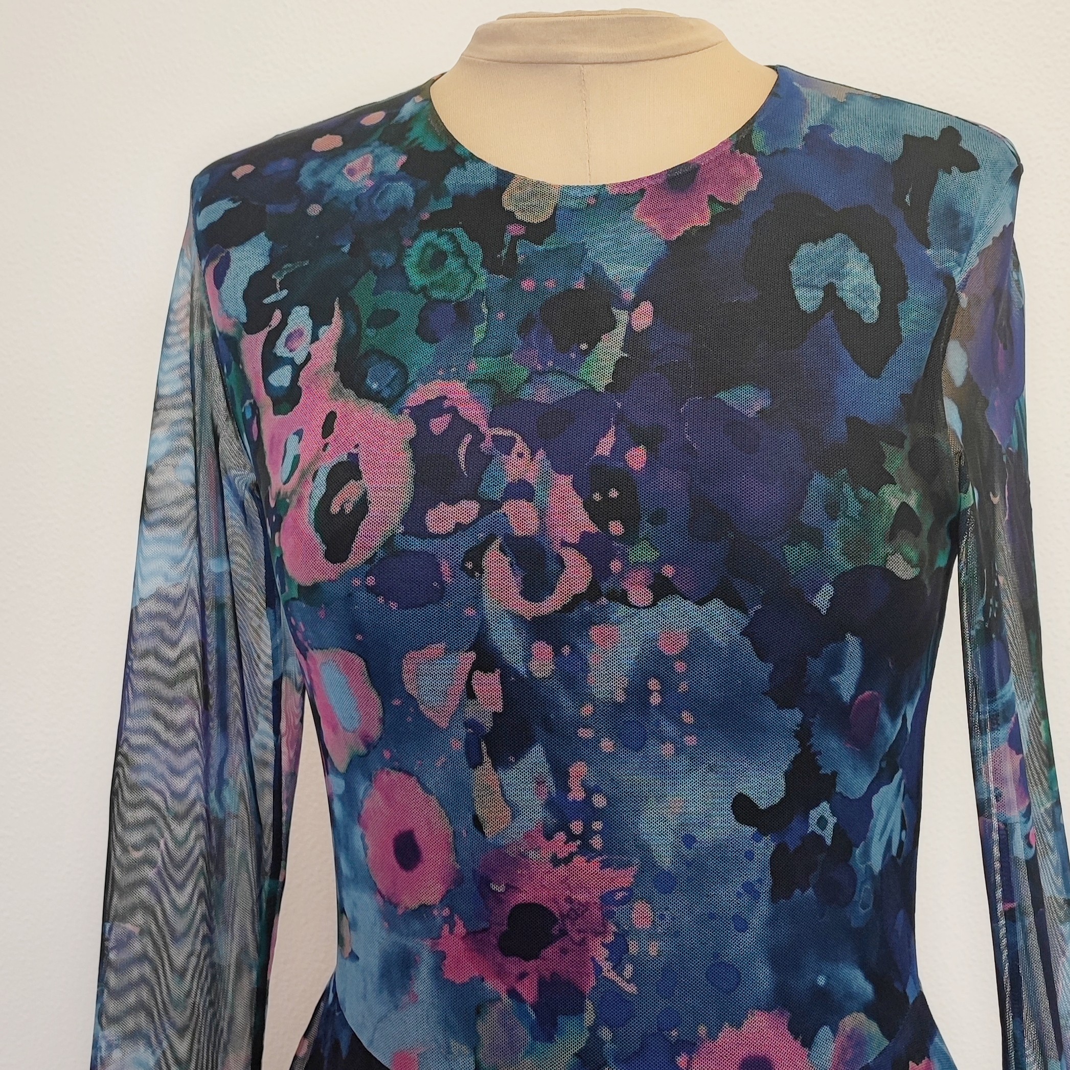 Voir photo 2 de DESIGUAL - Robe en mesh - S - Femme DESIGUAL - Robe en mesh - S - Femme Très bon état - Vue 2 -