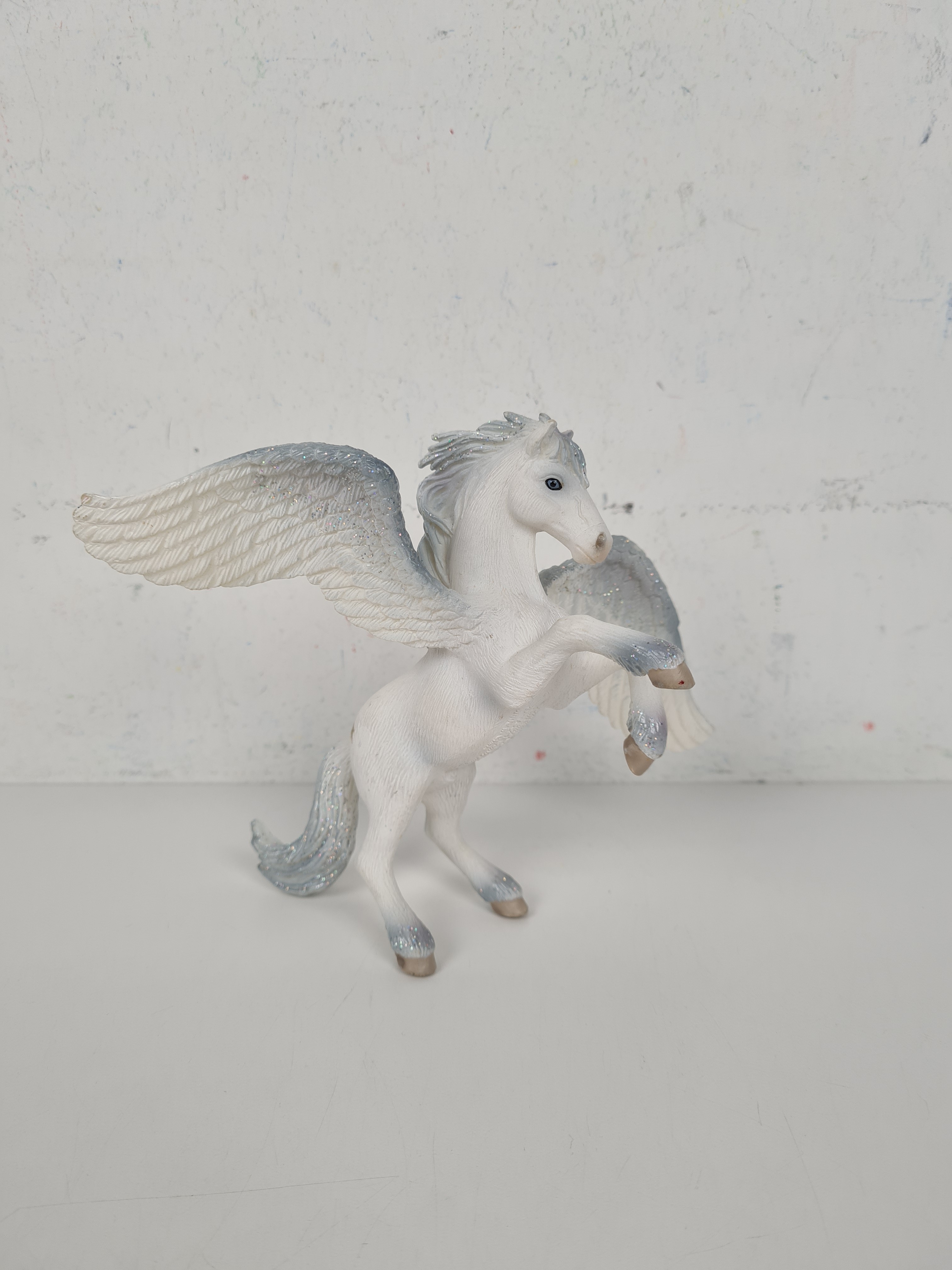 Voir photo 3 de Figurines - Bayala Pegasus steigend - Schleich 73527 - 14cm - 5ans+ Figurines - Bayala Pegasus steigend - Schleich 73527 - 14cm - 5ans+ Bon état - Vue 3 -