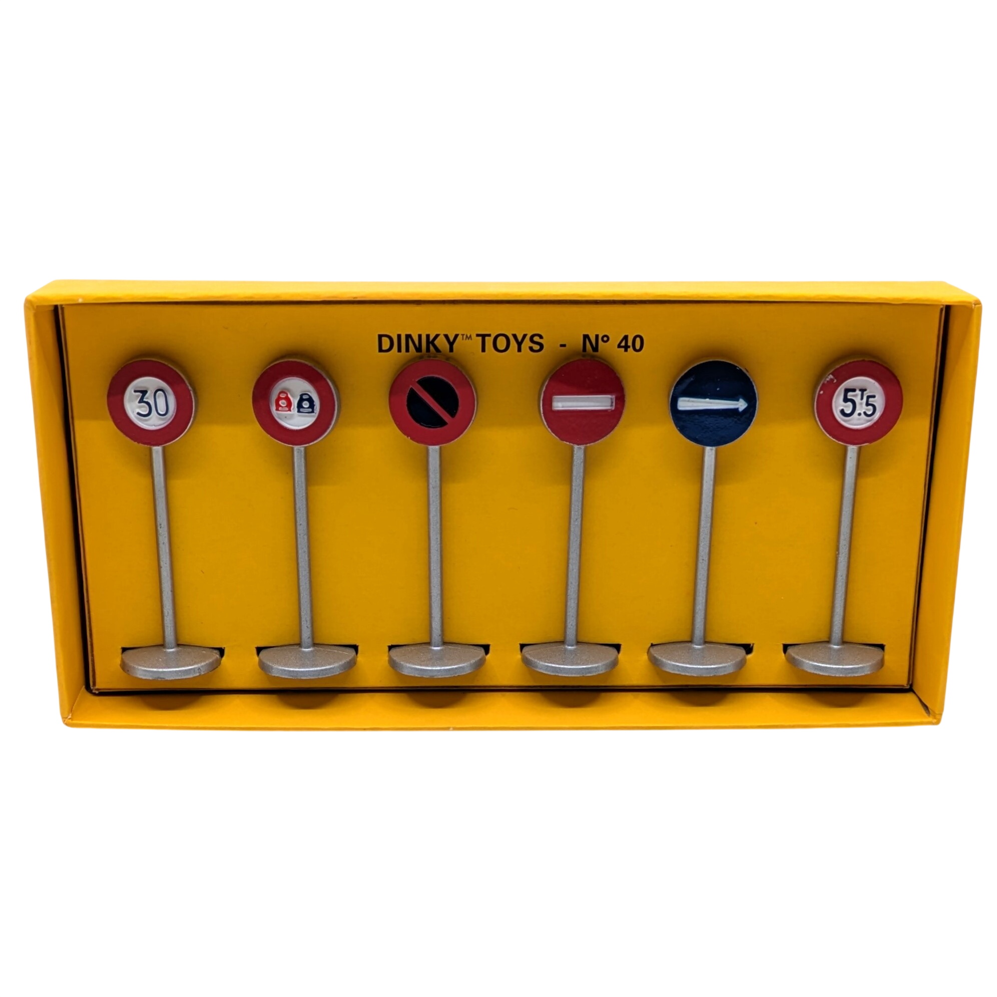 Acheter Coffret Dinky Toys Atlas n°40 – Panneaux de signalisation « Ville » Très bon état - 10,50 € Coffret Dinky Toys Atlas n°40 – Panneaux de signalisation « Ville » Très bon état - reconditionné disponible sur Label Emmaüs
