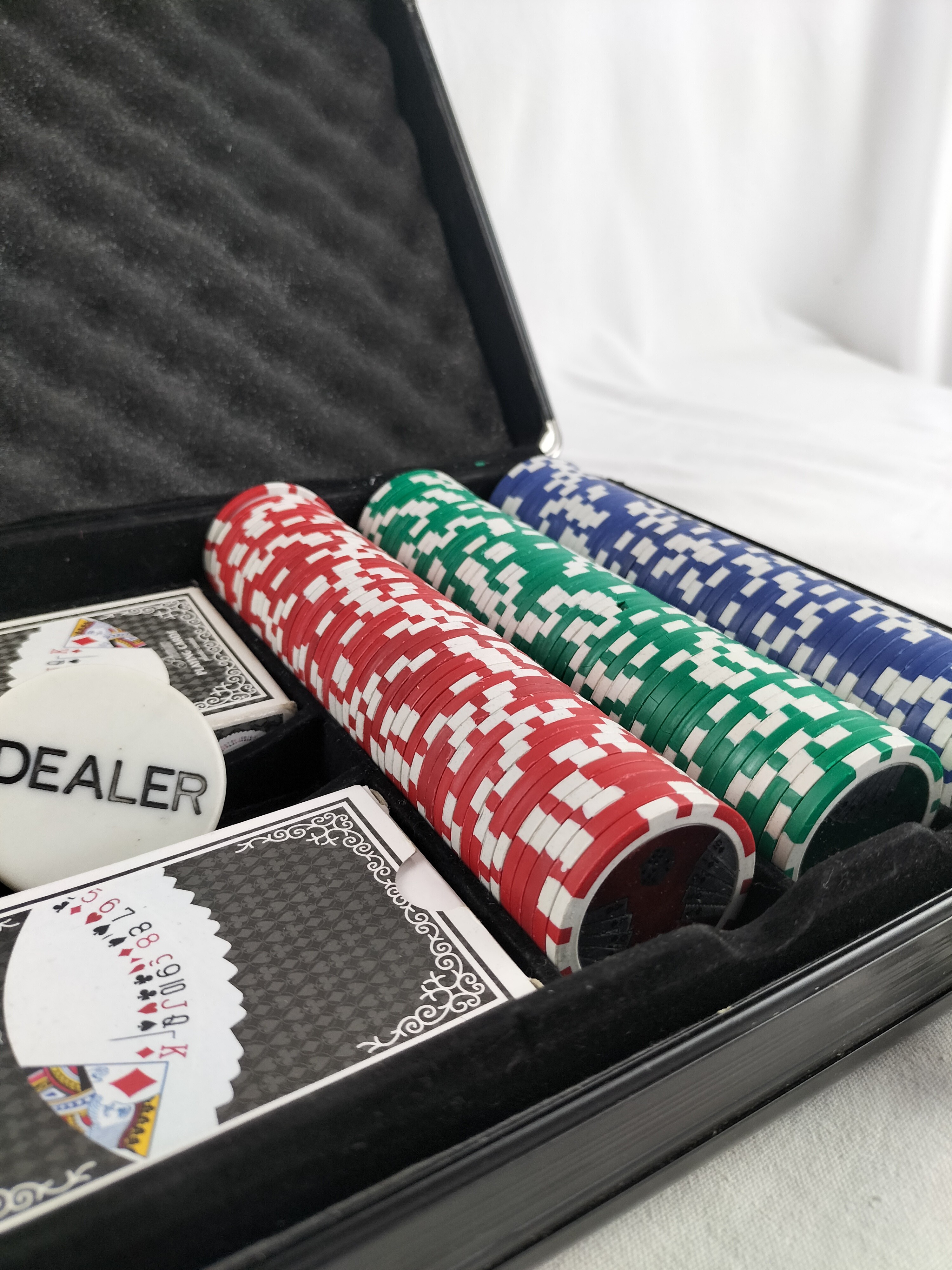 🎲♠️ MALLETTE DE POKER COMPLÈTE – JETONS + CARTES + DEALER ♣️♦️ Très bon état - Vue 2 - 