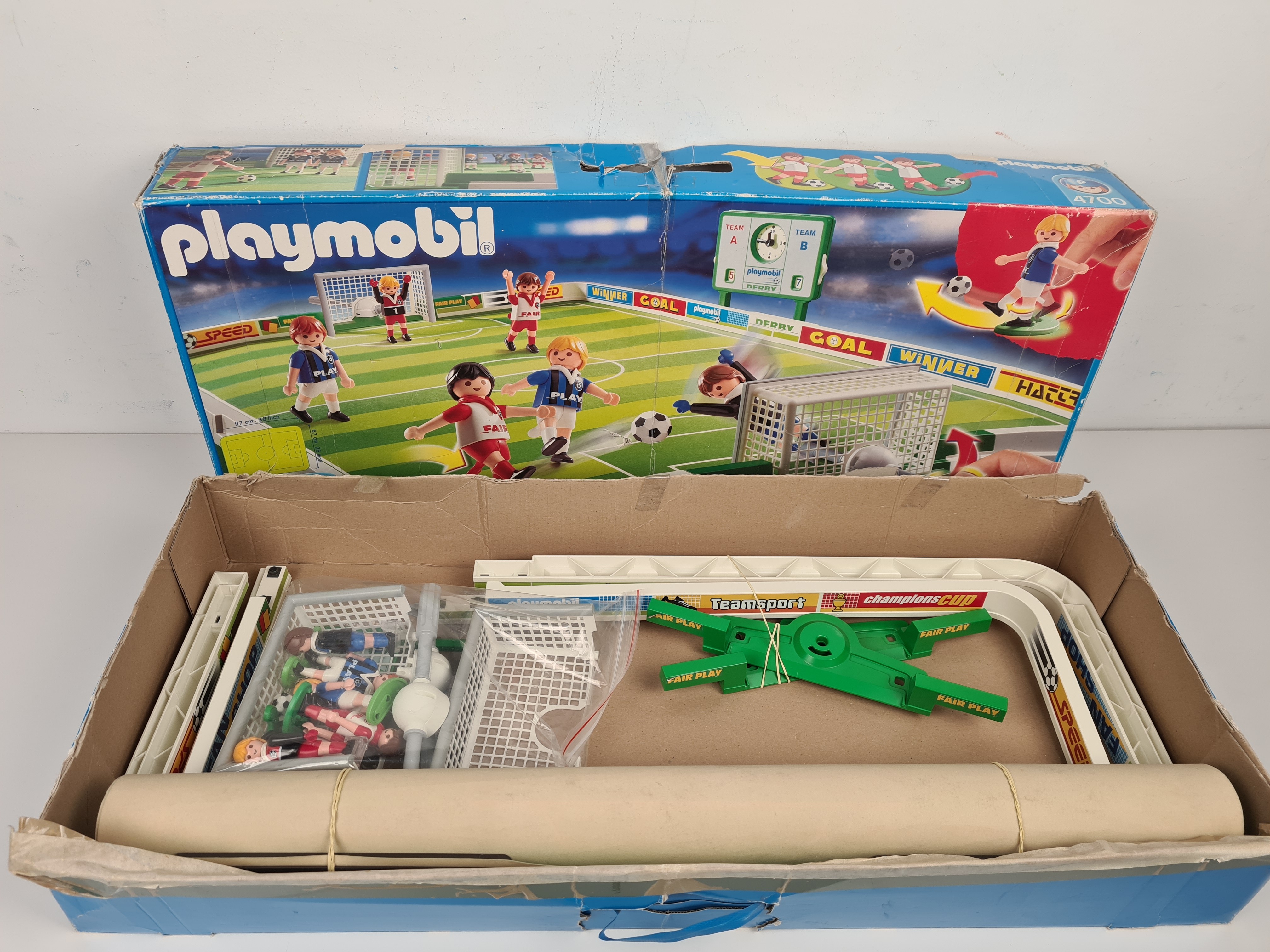 Voir photo 15 de Playmobil - 4700 Terrain de football avec joueurs - 5 ans + Playmobil - 4700 Terrain de football avec joueurs - 5 ans + État correct - Vue 15 -
