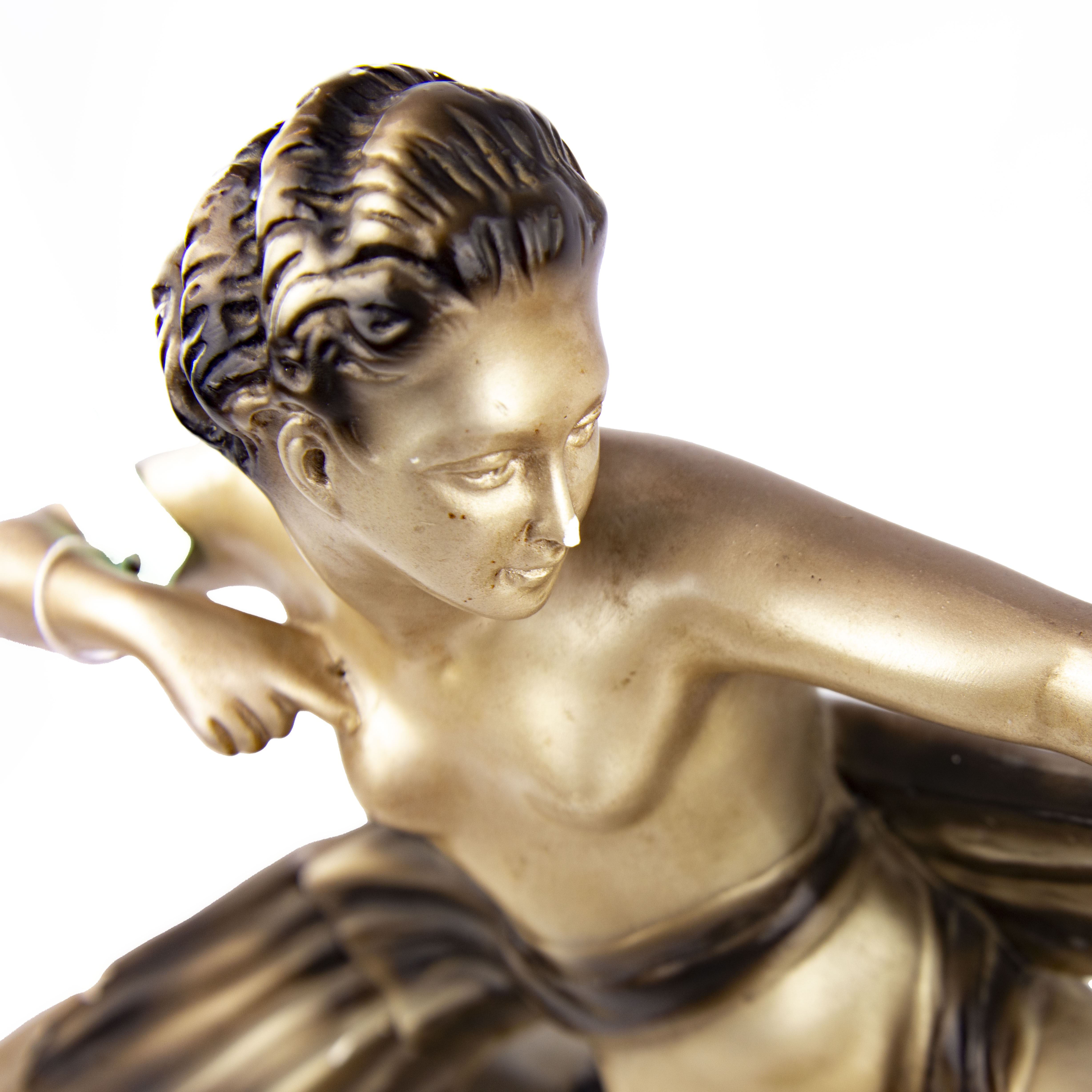 Femme guerrière nue entourée d'un drap en plâtre - État correct - Photo 3