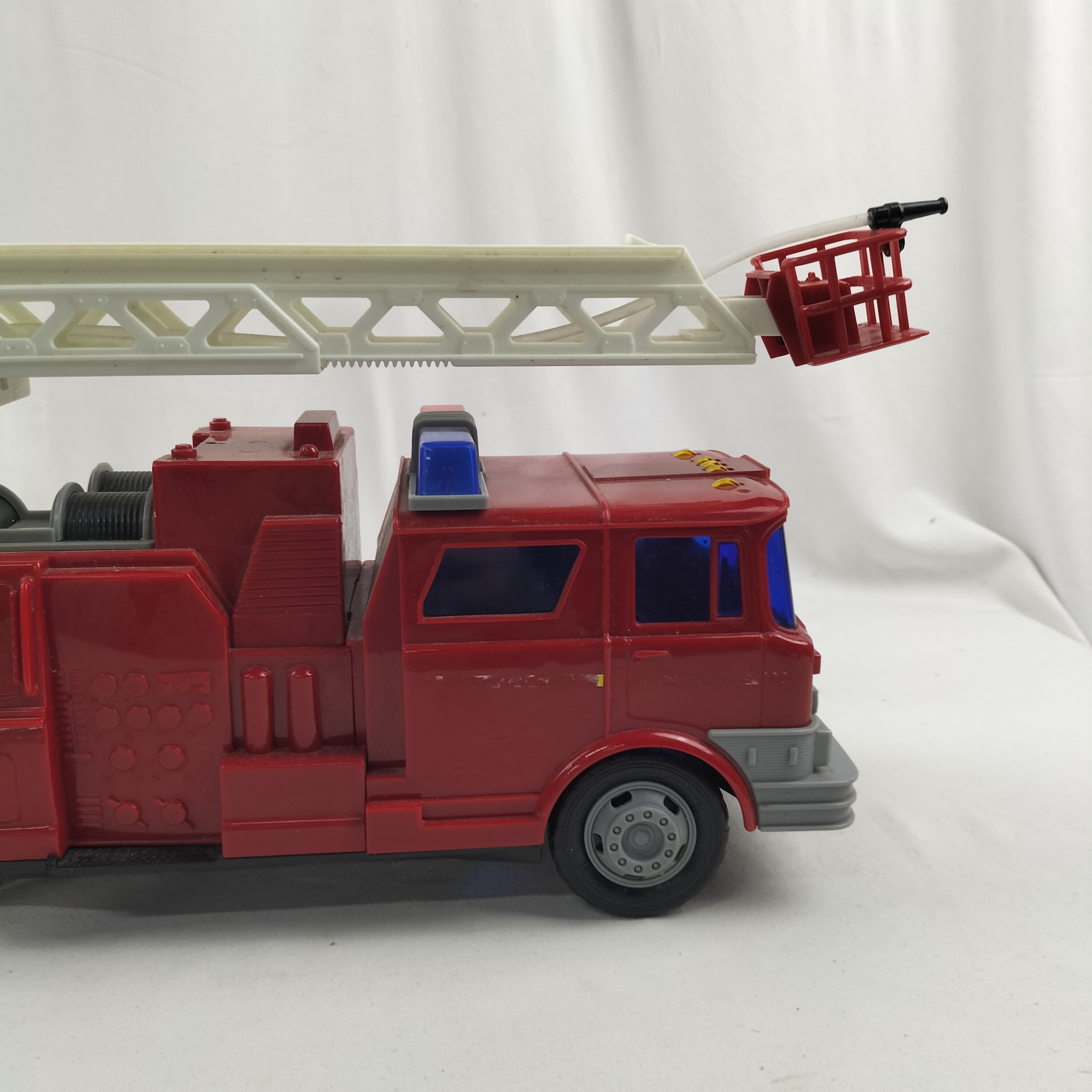 Jouet camion de pompier miniature décoratif (testé non fonctionnel)  - Vue 10 - 