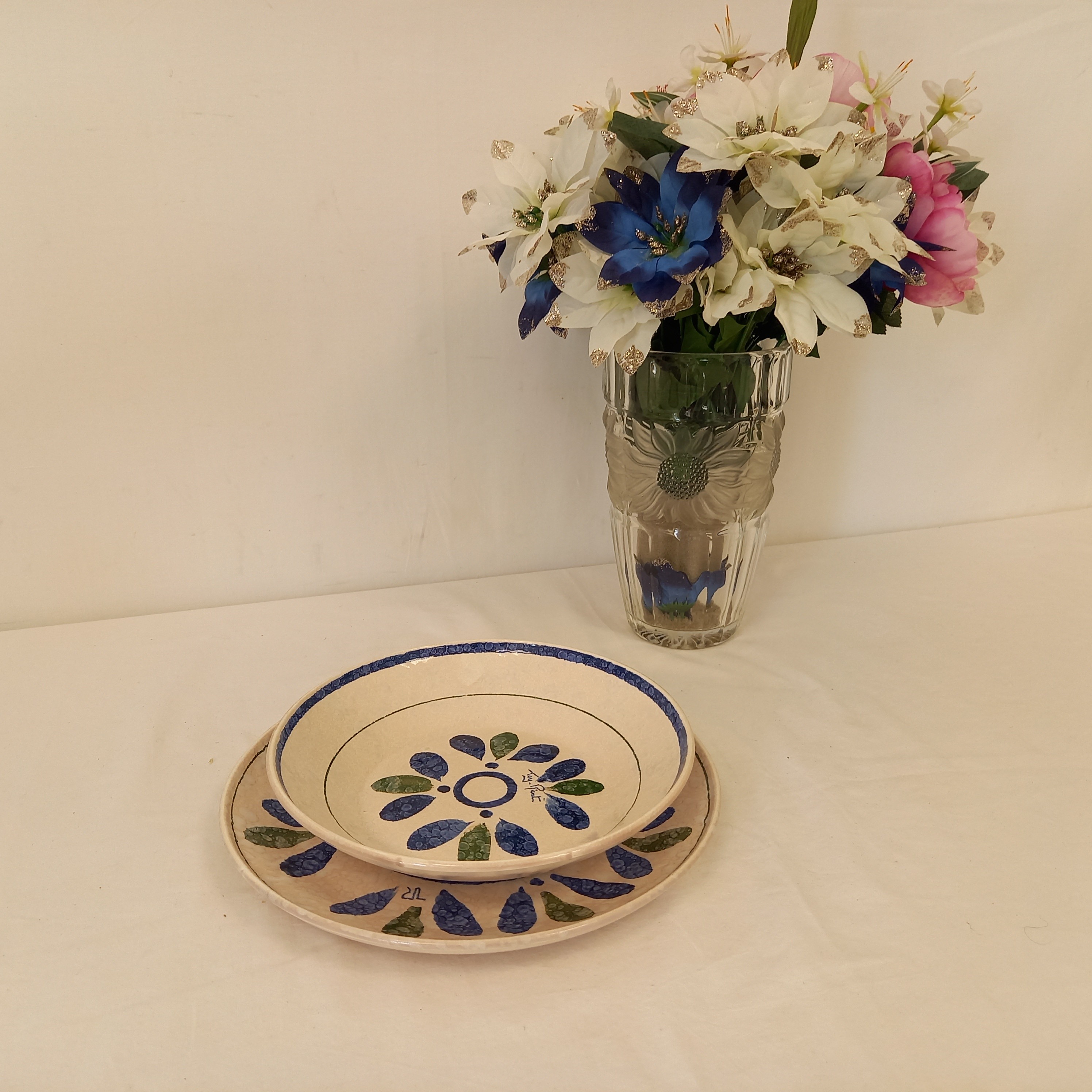 Deux assiettes en céramique signée Toy-Riont de Salins France - Bon état - Photo 3