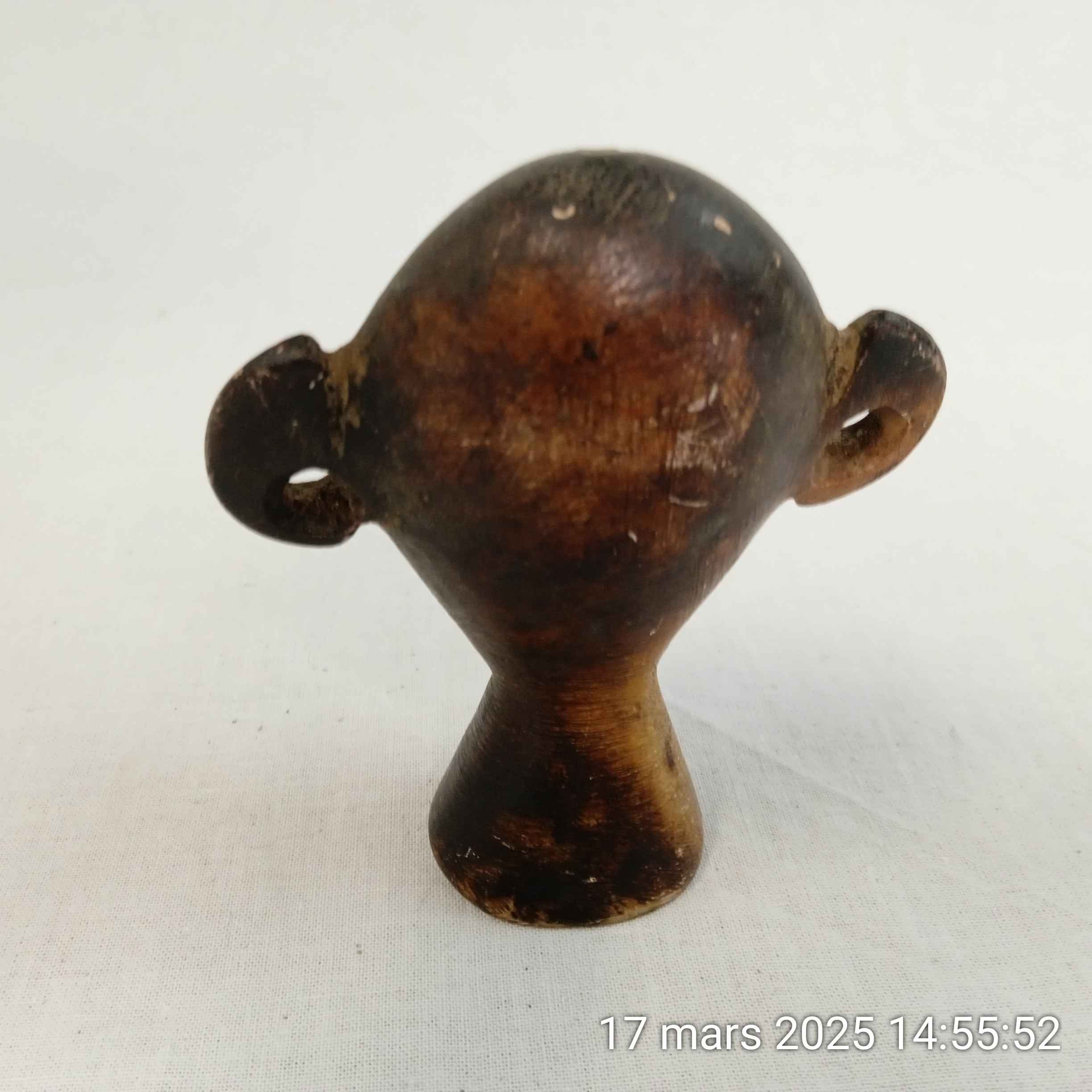 Voir photo 3 de Tête Sculptée en Pierre Mbigou - Art Tribal Gabonais - 9.5 cm Tête Sculptée en Pierre Mbigou - Art Tribal Gabonais - 9.5 cm Bon état - Vue 3 -