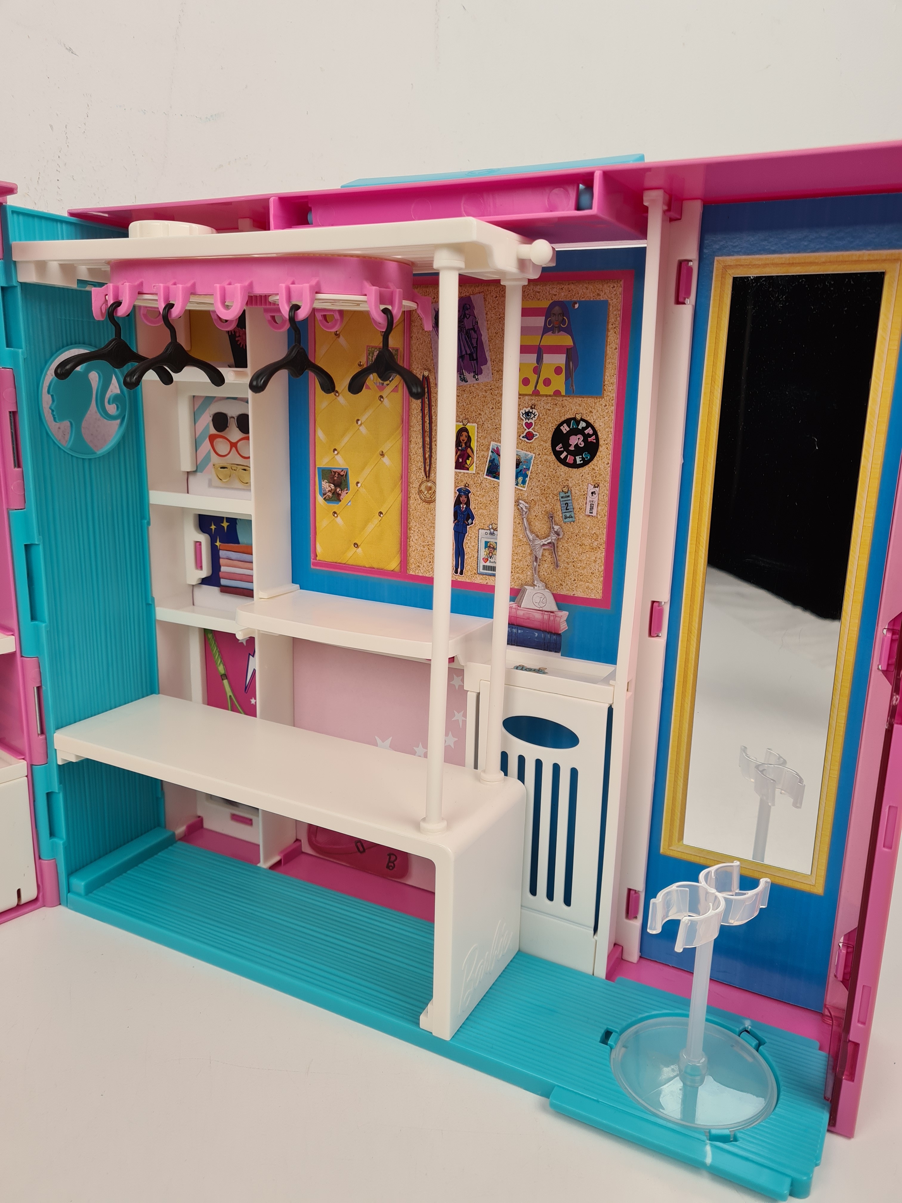 Maison poupée - Dressing Barbie, valisette - Mattel Très bon état - Vue 4 - 