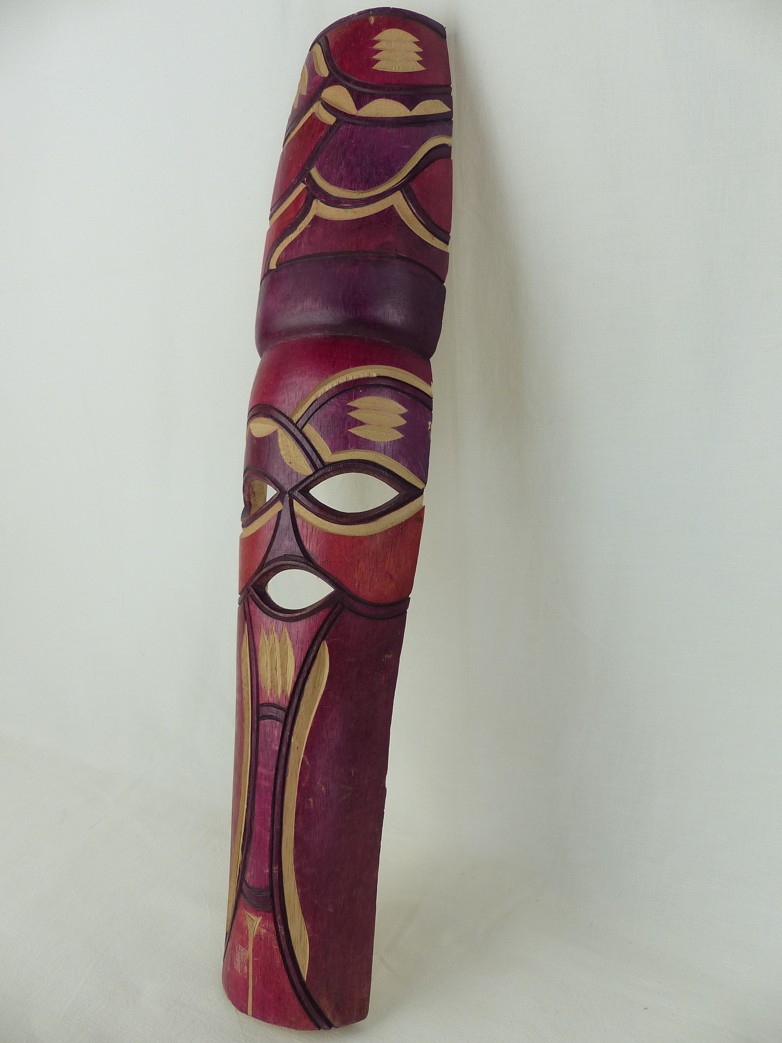 Masque africain allongé en bois peint et sculpté du Swaziland / Mozambique. 48 cm Bon état - Vue 2 - 