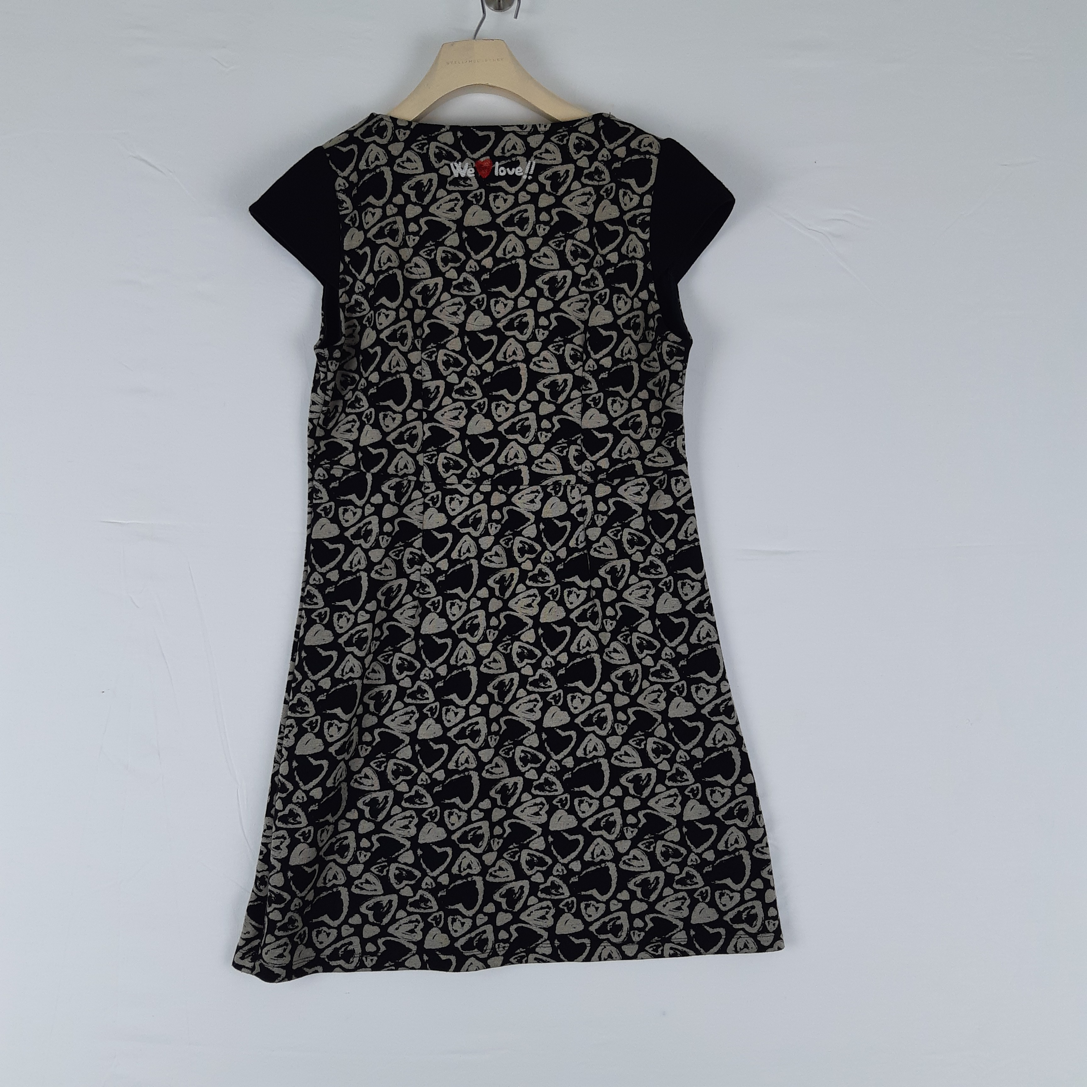 Desigual - Robe courte noire motifs cœurs ❤️​ - Taille S/M mesures Poitrine= 43 Longueur= 92  - Vue 6 - 