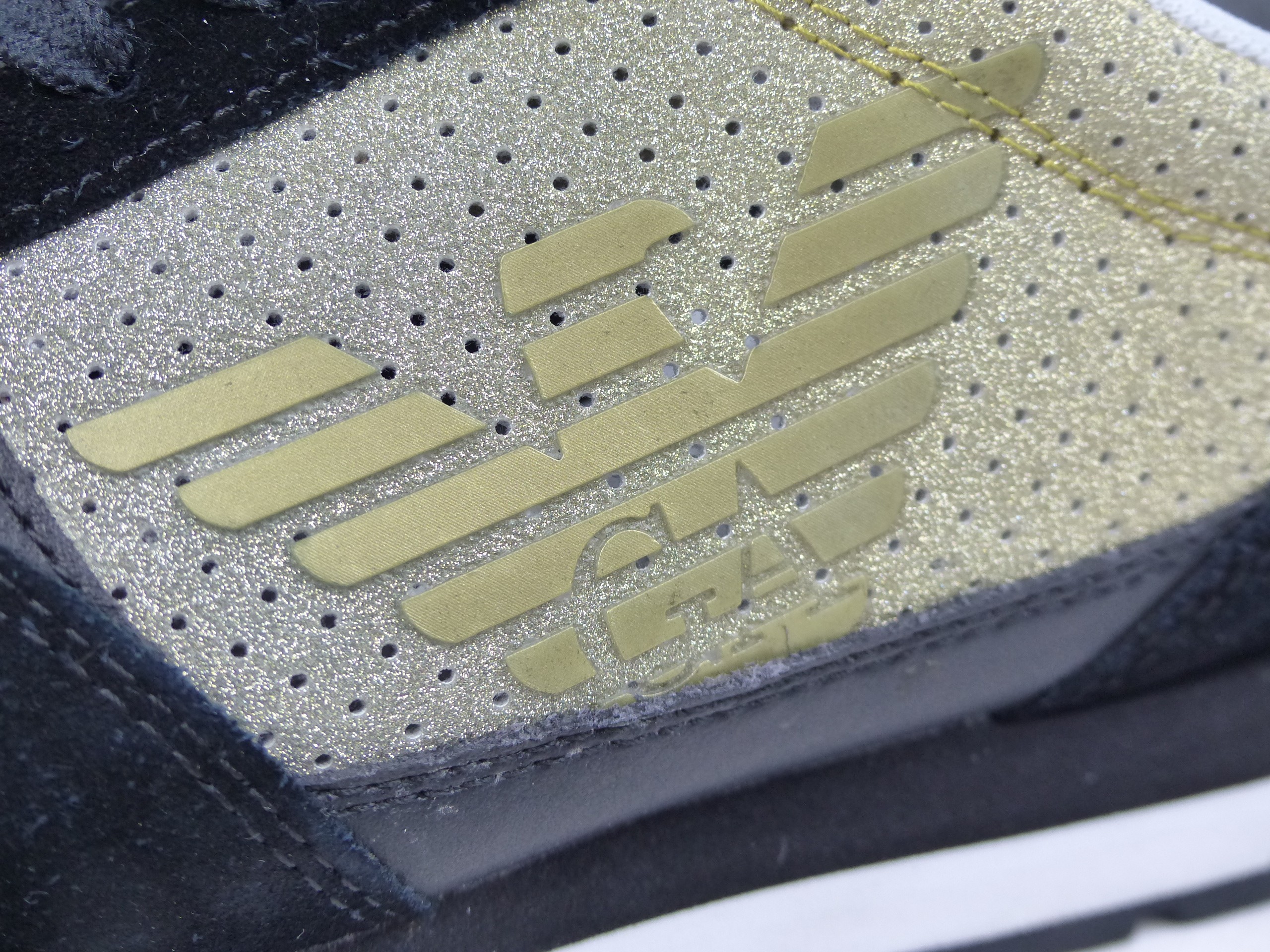 Baskets Emporio Armani Paillettes Or et Cuir/Daim Noir - Photo 3