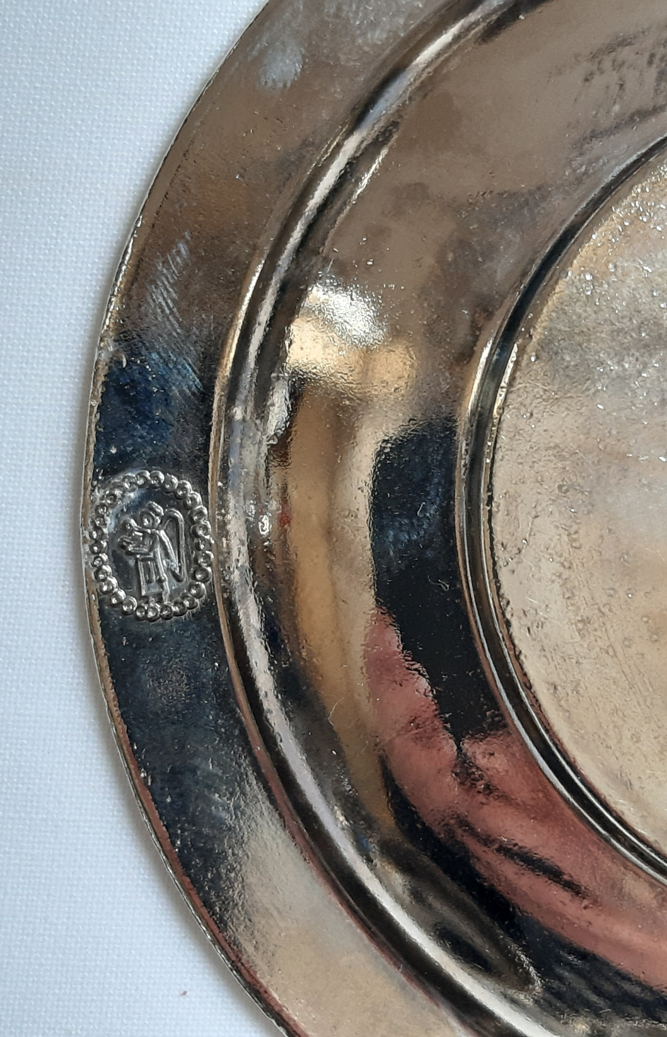 Service à café 6 tasses à Moka / Café en PORCELAINE avec support et soucoupe en ÉTAIN, vintage Bon état - Vue 10 - 