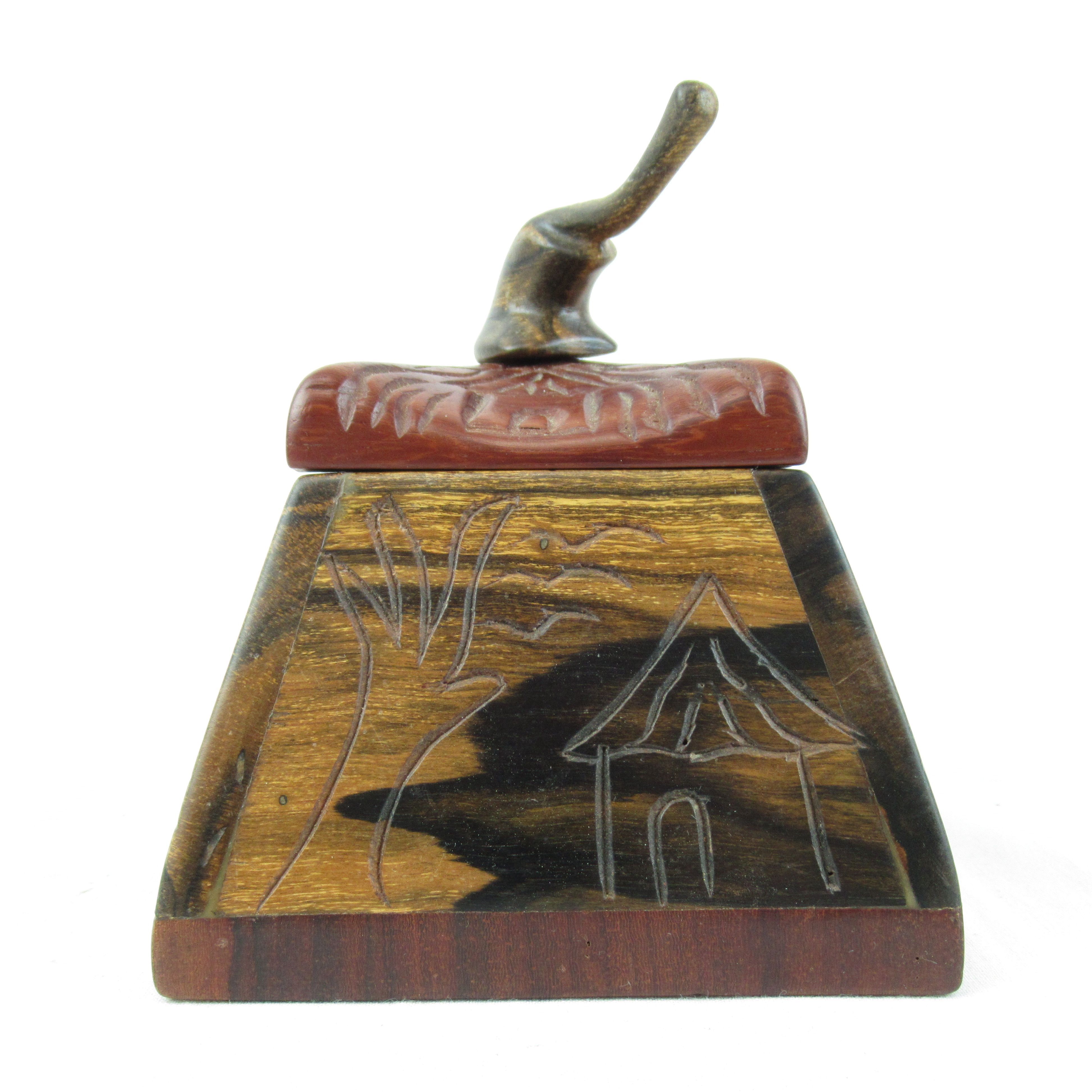 Coffret en bois/ Boîte à tabac avec gravure artisanale - Photo 1