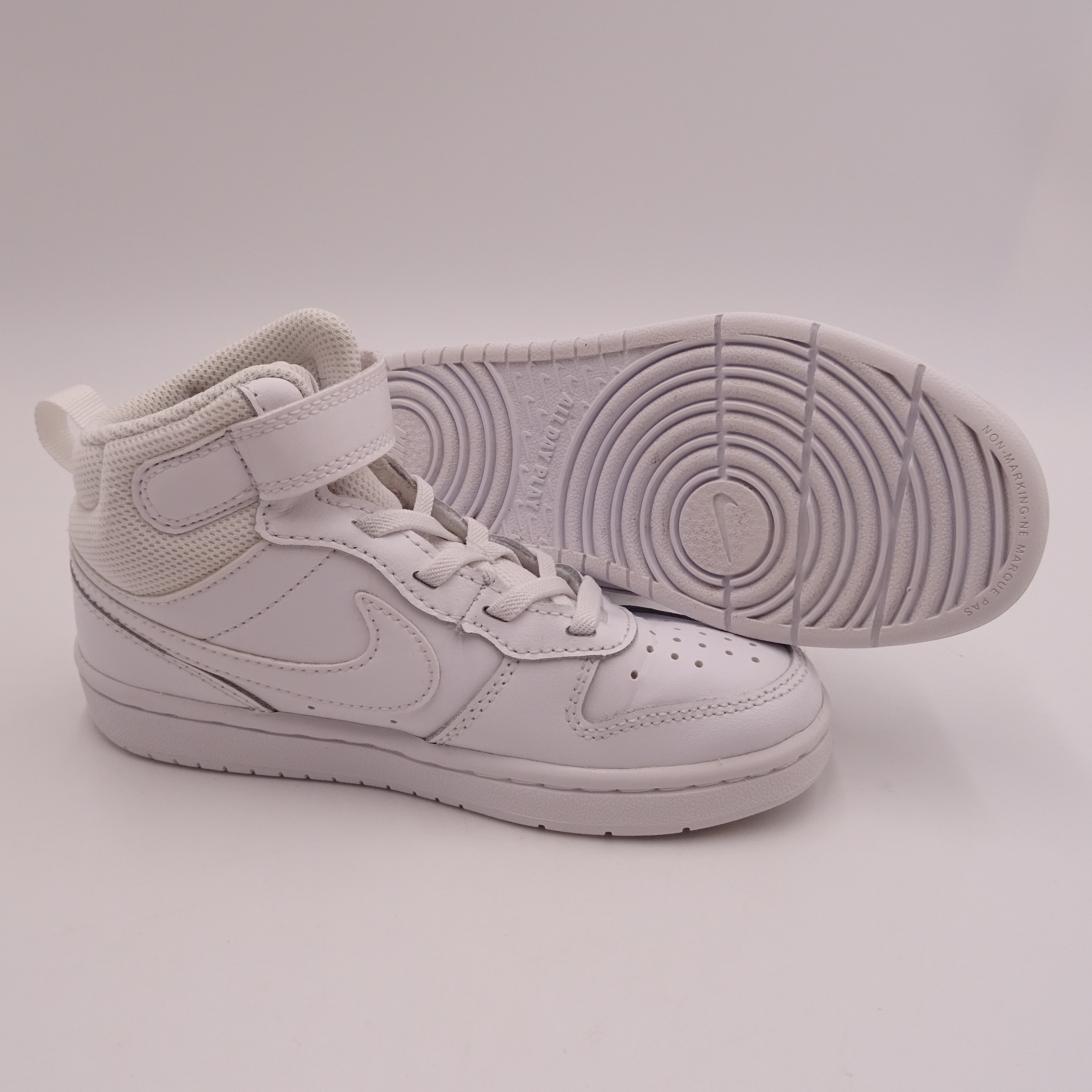 Voir photo 4 de NIKE Baskets taille 29.5 NIKE Baskets taille 29.5 Très bon état - Vue 4 -