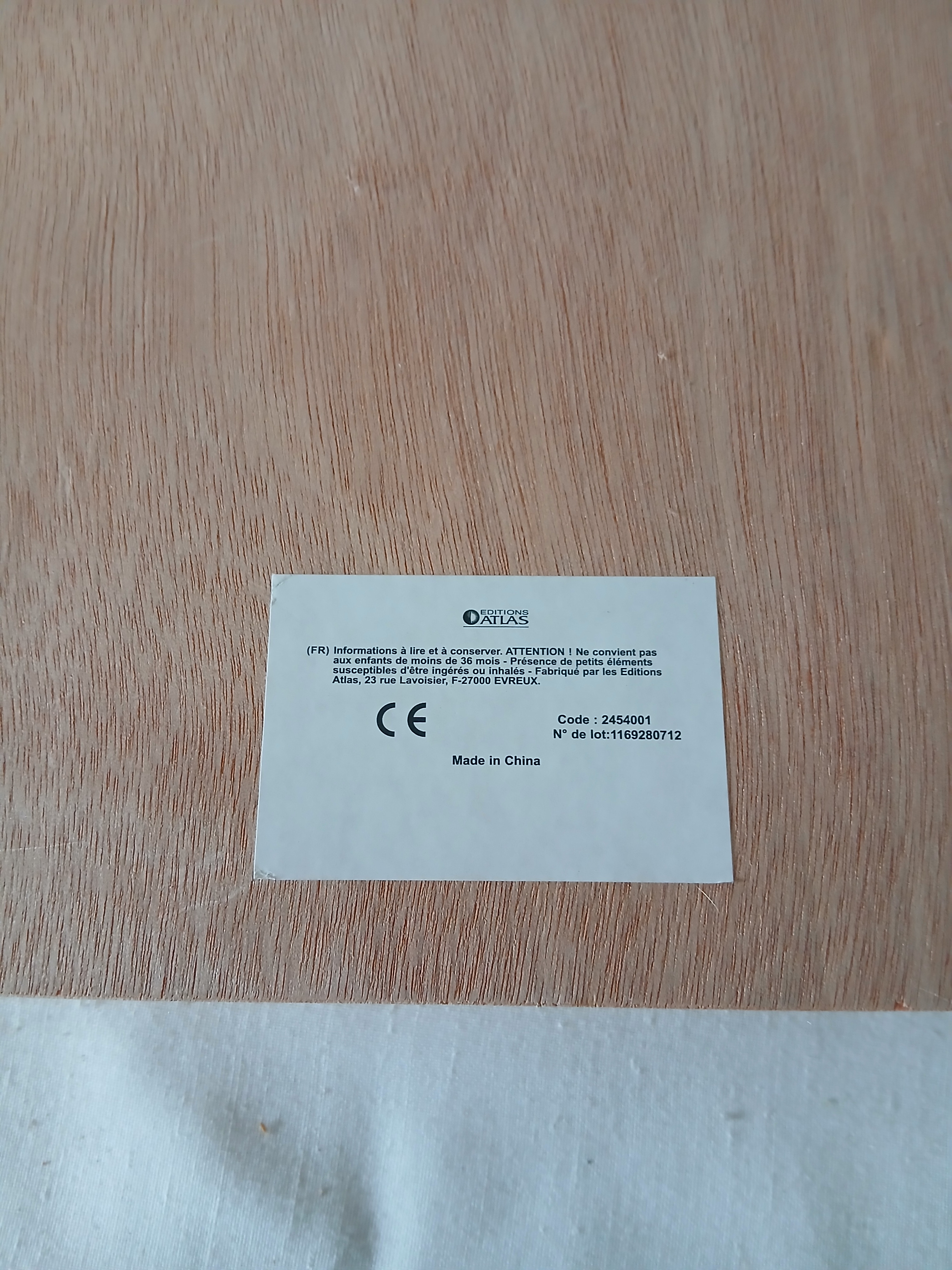 Jeu de nain jaune dans une boite en bois.  - Vue 9 - 