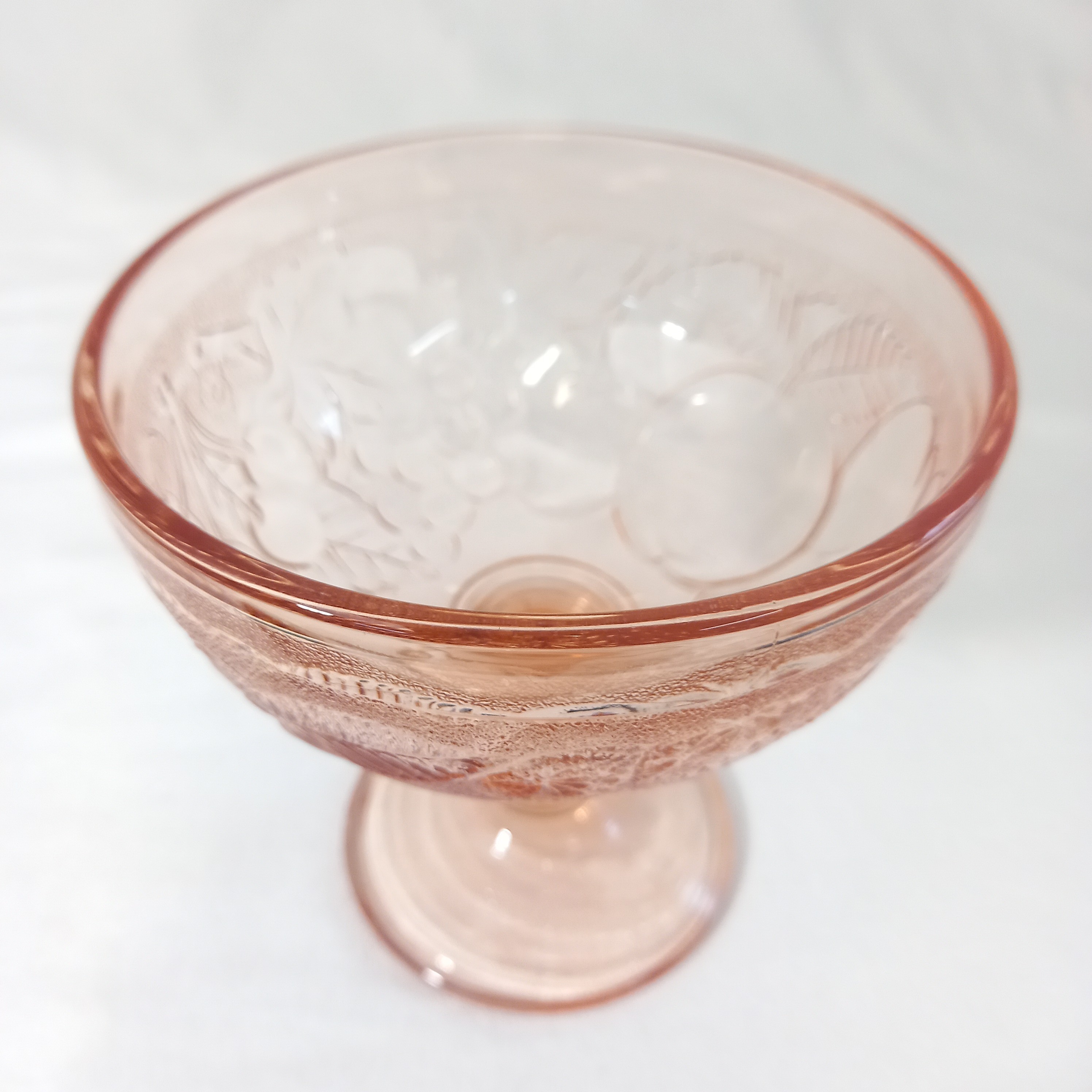 Lot de quatre coupes à fruits / glaces vintage, en verre rose Très bon état - Vue 5 - 