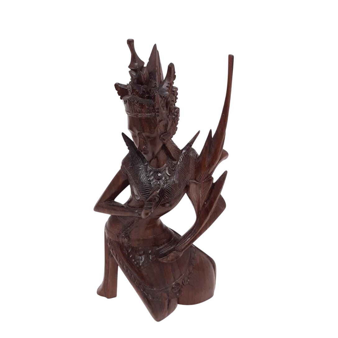 Sculpture de déesse dewi de Bali en bois - Photo 0
