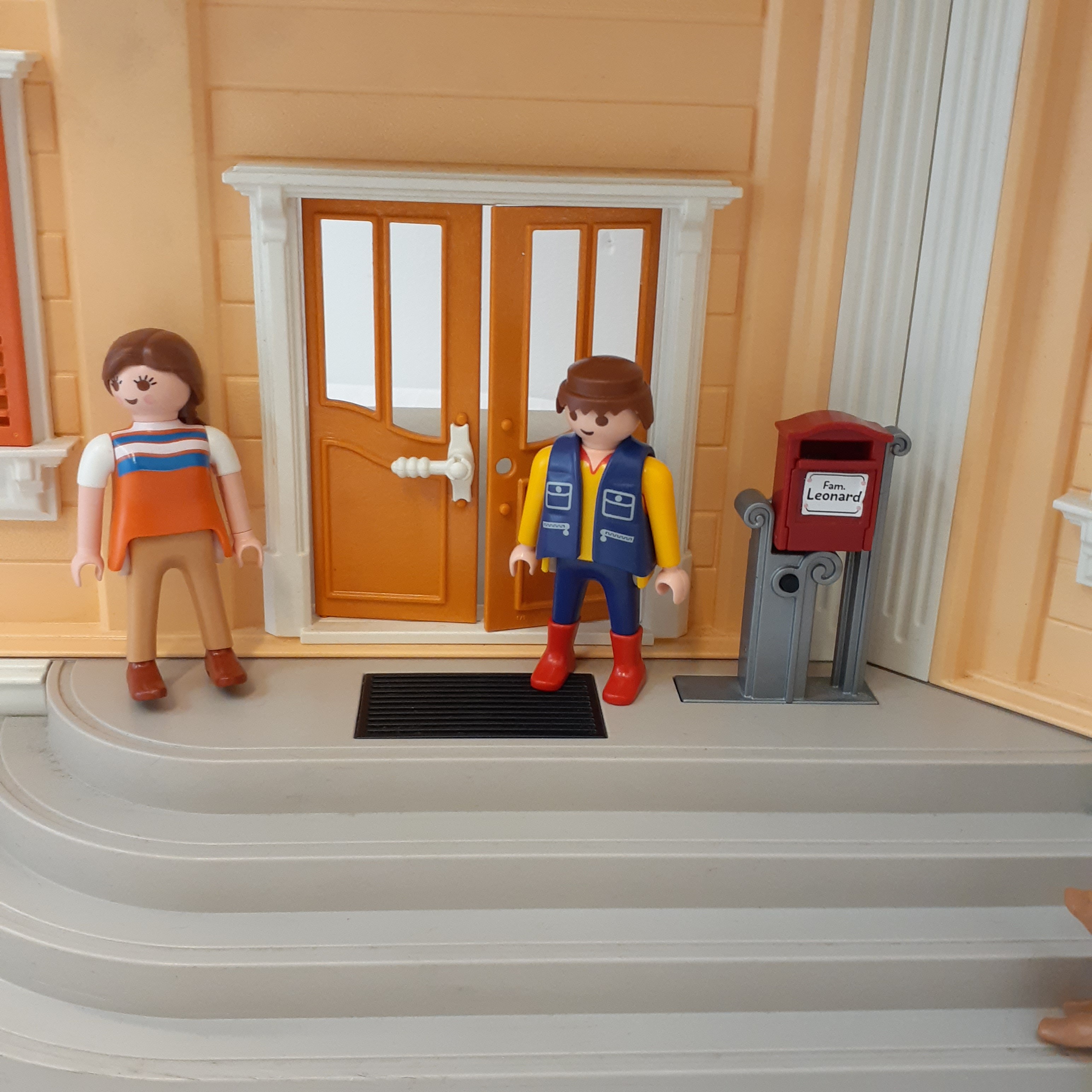 Playmobil 5302 et 5333 - Maison de ville et Chambre des enfants avec lits décorés Bon état - Vue 16 - 