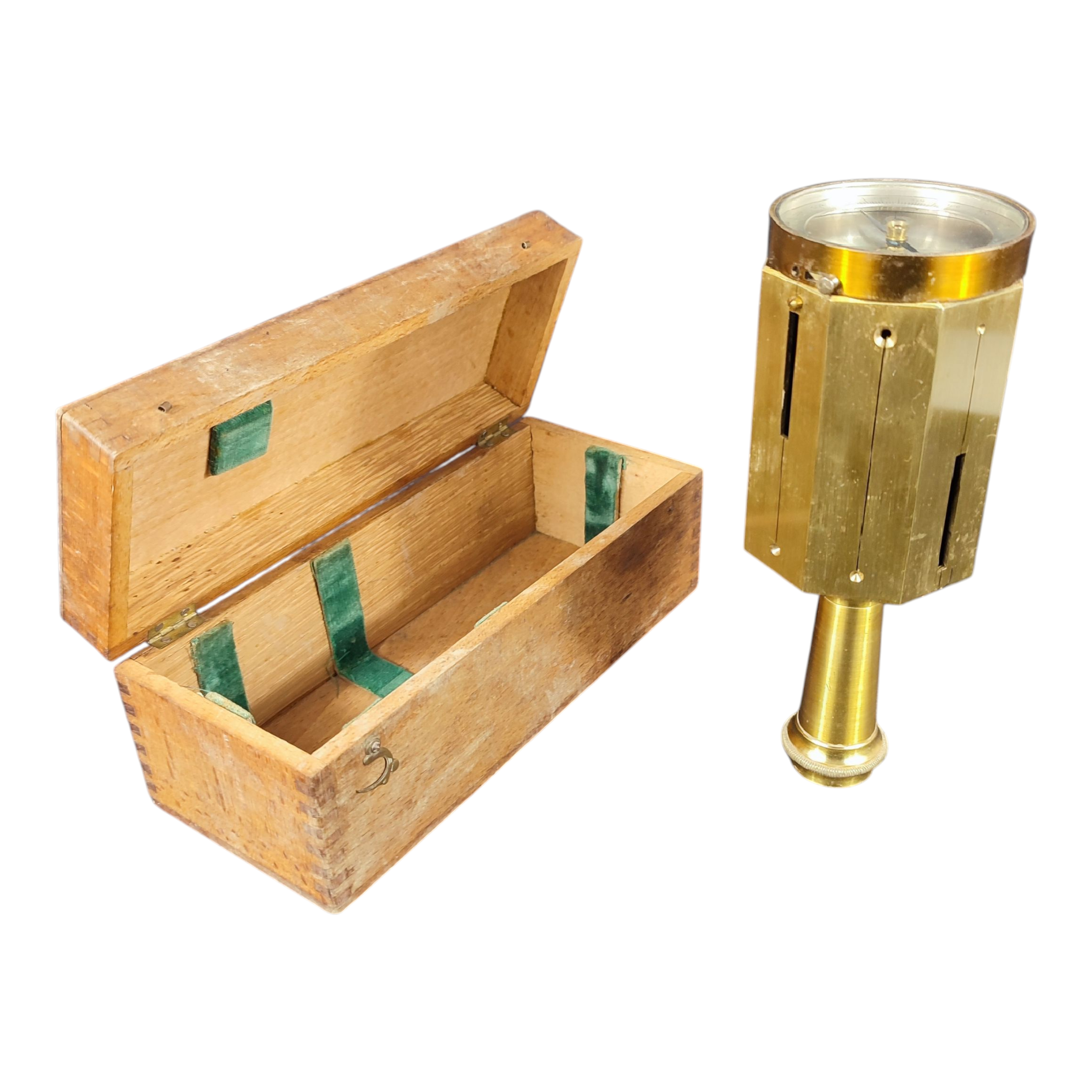 Acheter Ancien pantomètre de géomètre 19ème siècle dans son coffret d'origine État correct - 44,50 € Ancien pantomètre de géomètre 19ème siècle dans son coffret d'origine État correct - reconditionné disponible sur Label Emmaüs