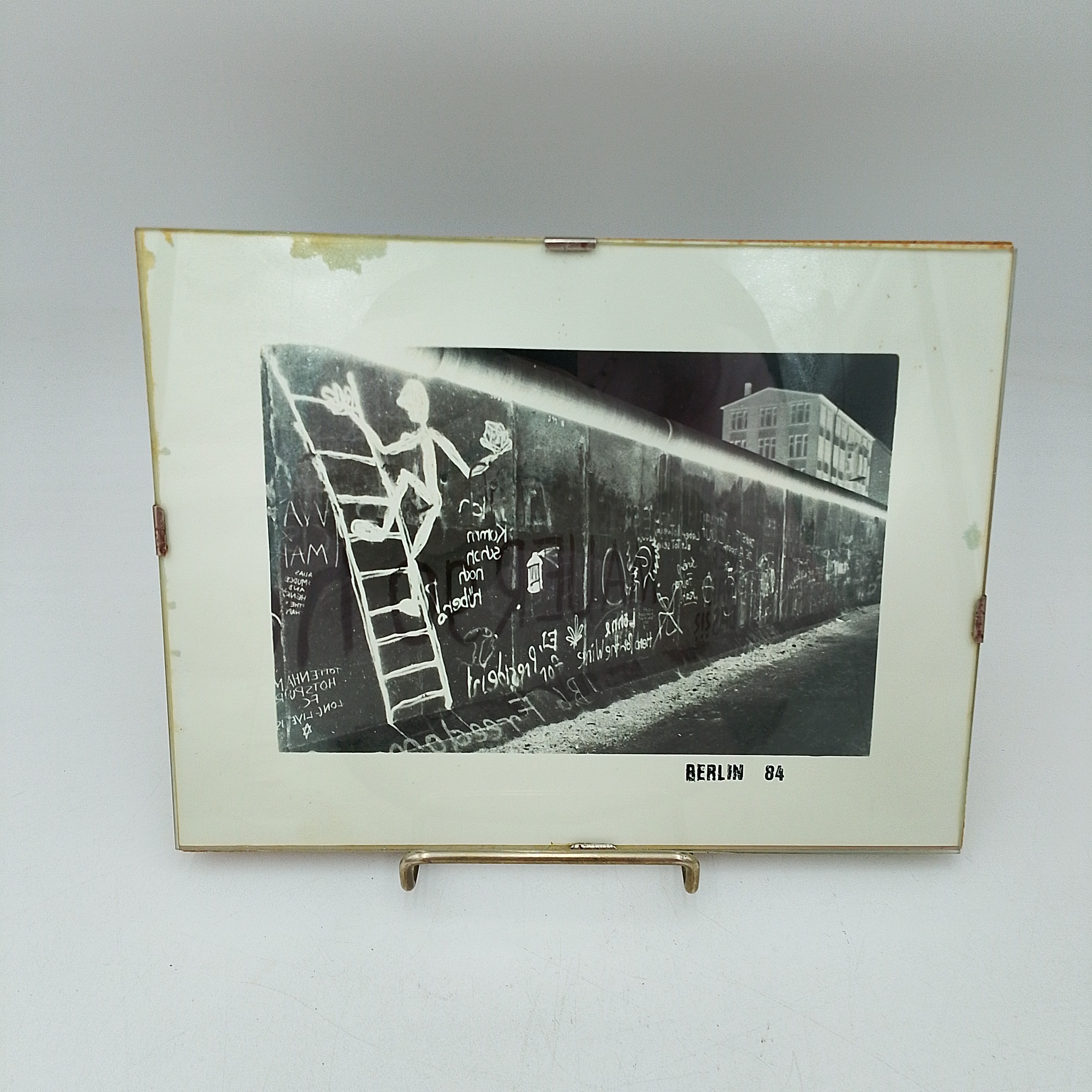 Lot de deux photos du Mur de Berlin (1984) Bon état - Vue 2 - 