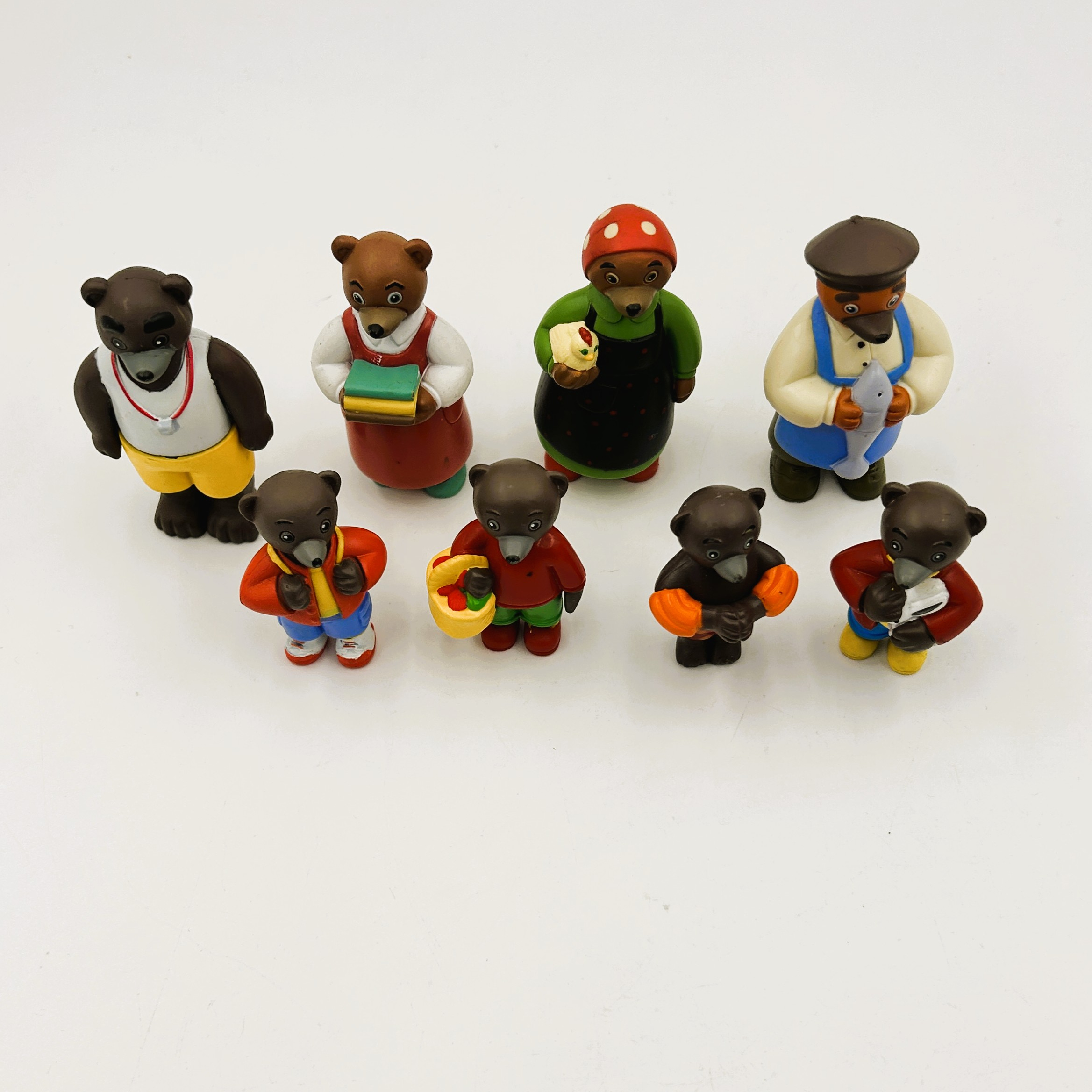 Voir photo 2 de 8 figurines famille Petit ours brun 8 figurines famille Petit ours brun Bon état - Vue 2 -