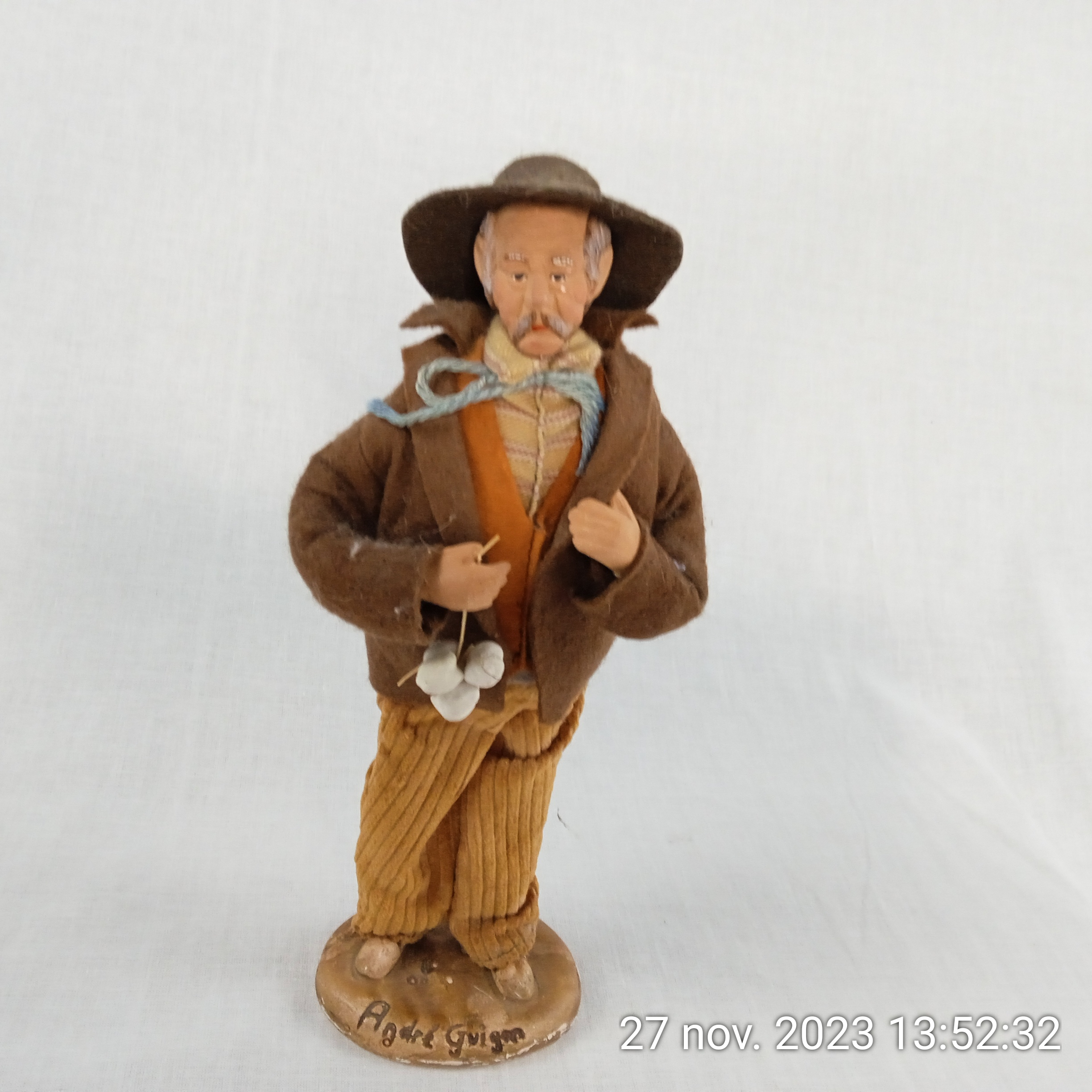 Ancien santon de Provence d'André Guigon homme costume velours - Photo 0