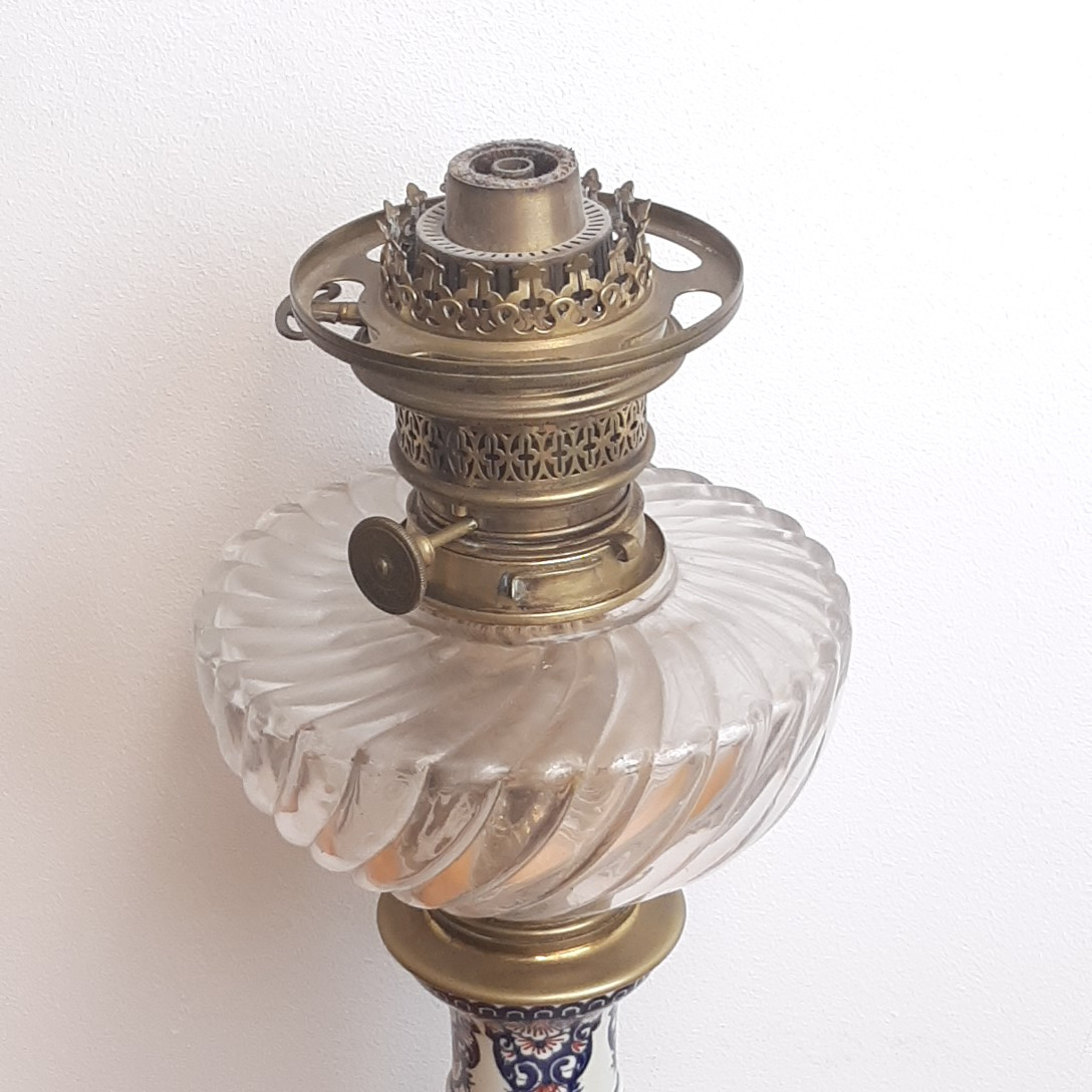 Lampe à pétrole vintage en porcelaine et cristal de bohème signé hinks & son's patent - Photo 1