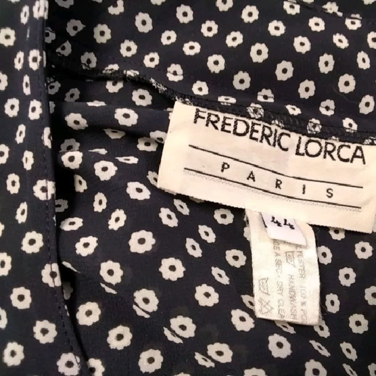 Voir photo 5 de Frédéric Lorca - haut en synthétique - taille 44 Frédéric Lorca - haut en synthétique - taille 44 Très bon état - Vue 5 -