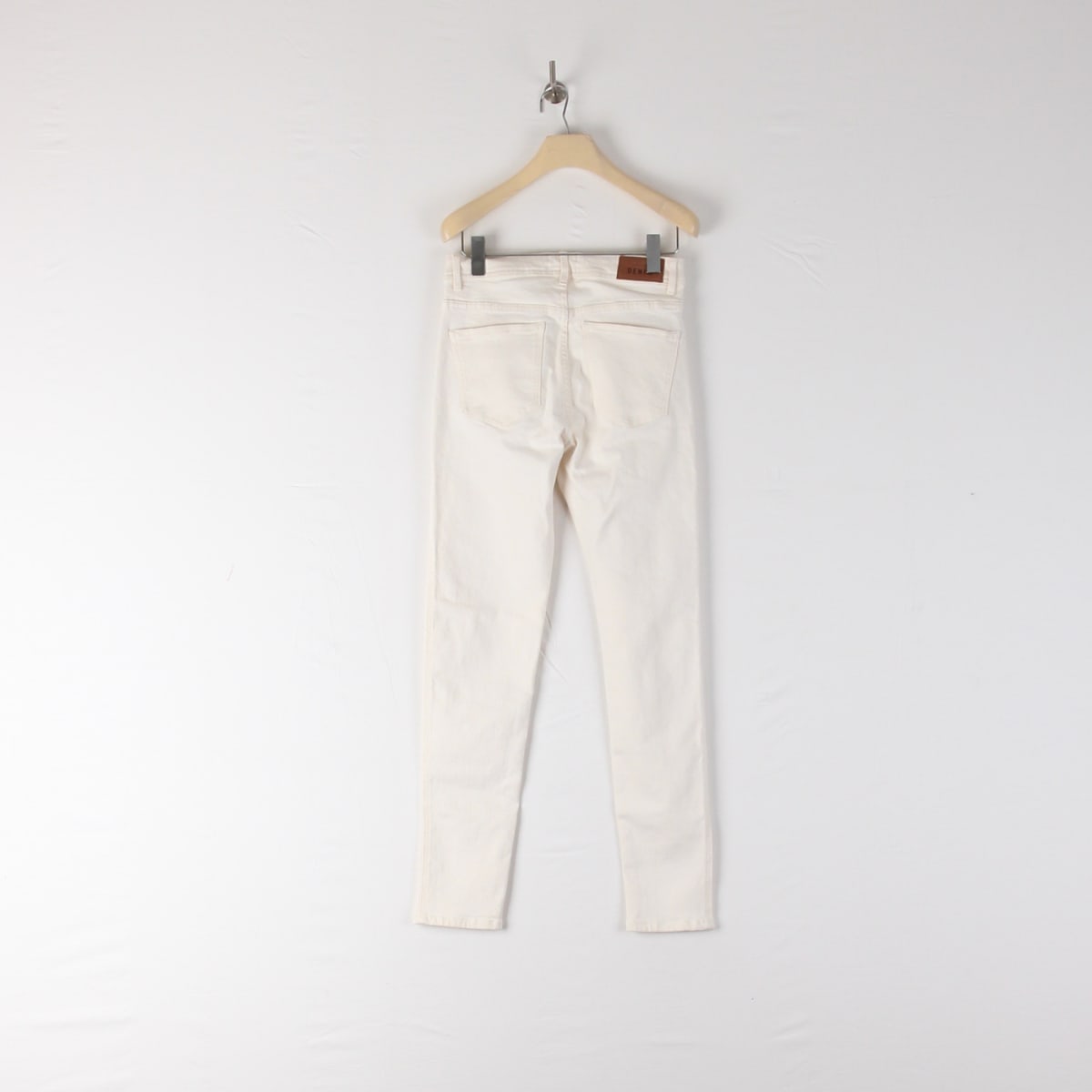 Voir photo 4 de Sezane - jeans en coton - taille 36 Sezane - jeans en coton - taille 36 Très bon état - Vue 4 -