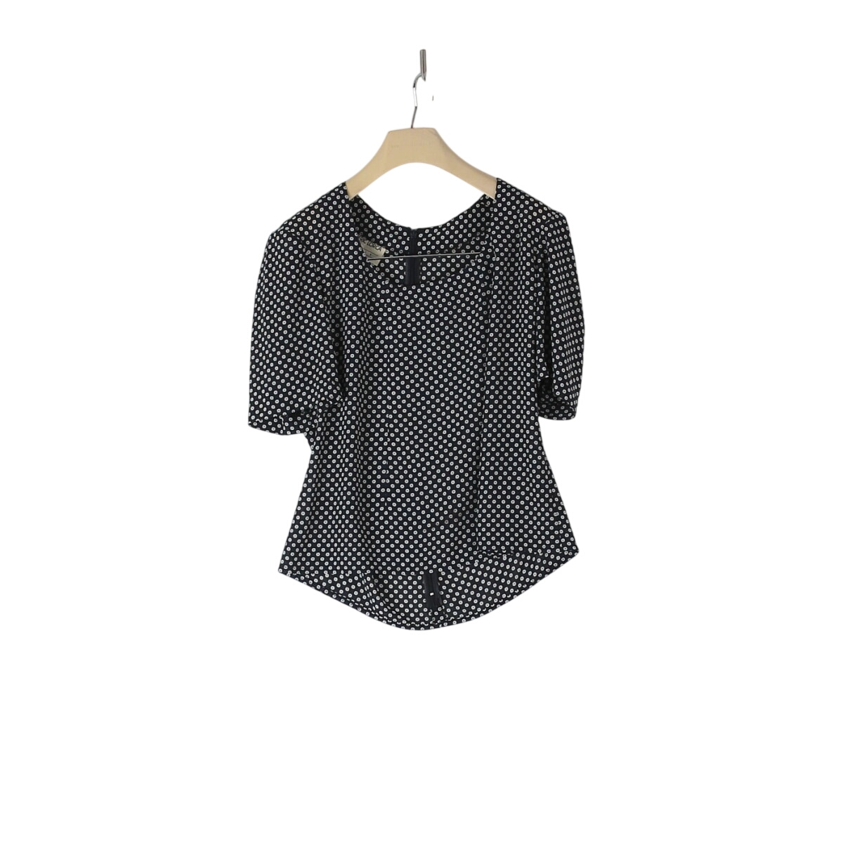 Acheter Frédéric Lorca - haut en synthétique - taille 44 Très bon état - 16,00 € Frédéric Lorca - haut en synthétique - taille 44 Très bon état - reconditionné disponible sur Label Emmaüs