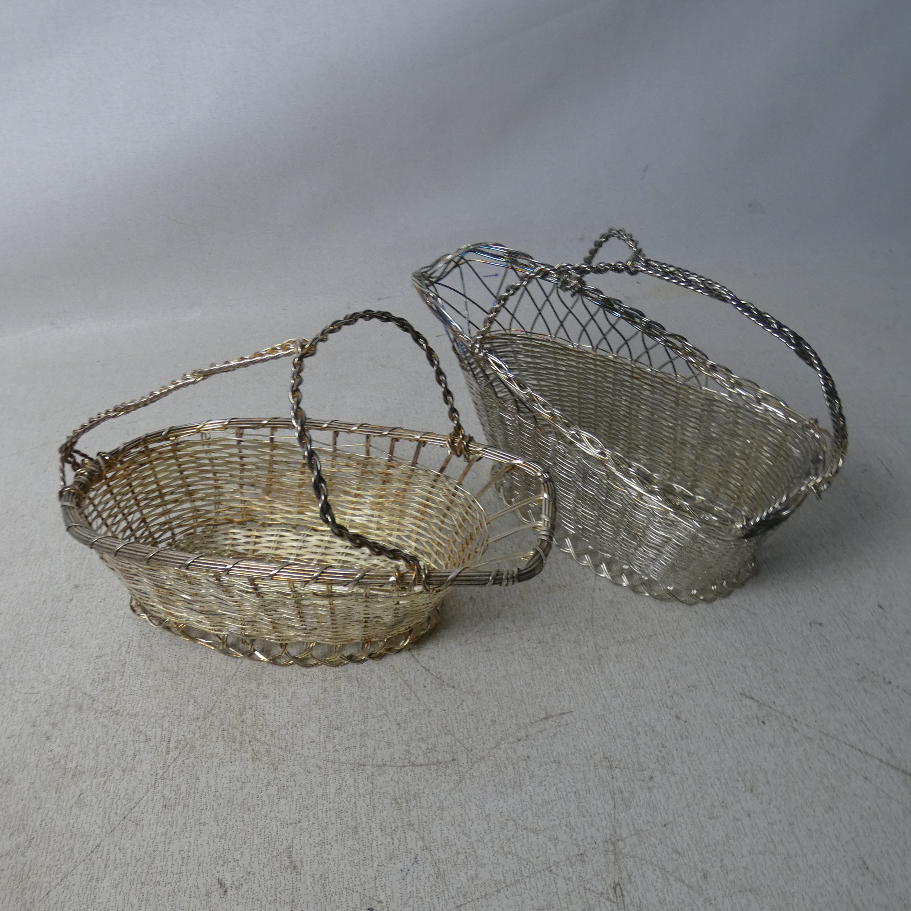 Lot de 2 Porte-Bouteilles/ Serviteurs Vintage Tressés en Fil d'Argent - Photo 0