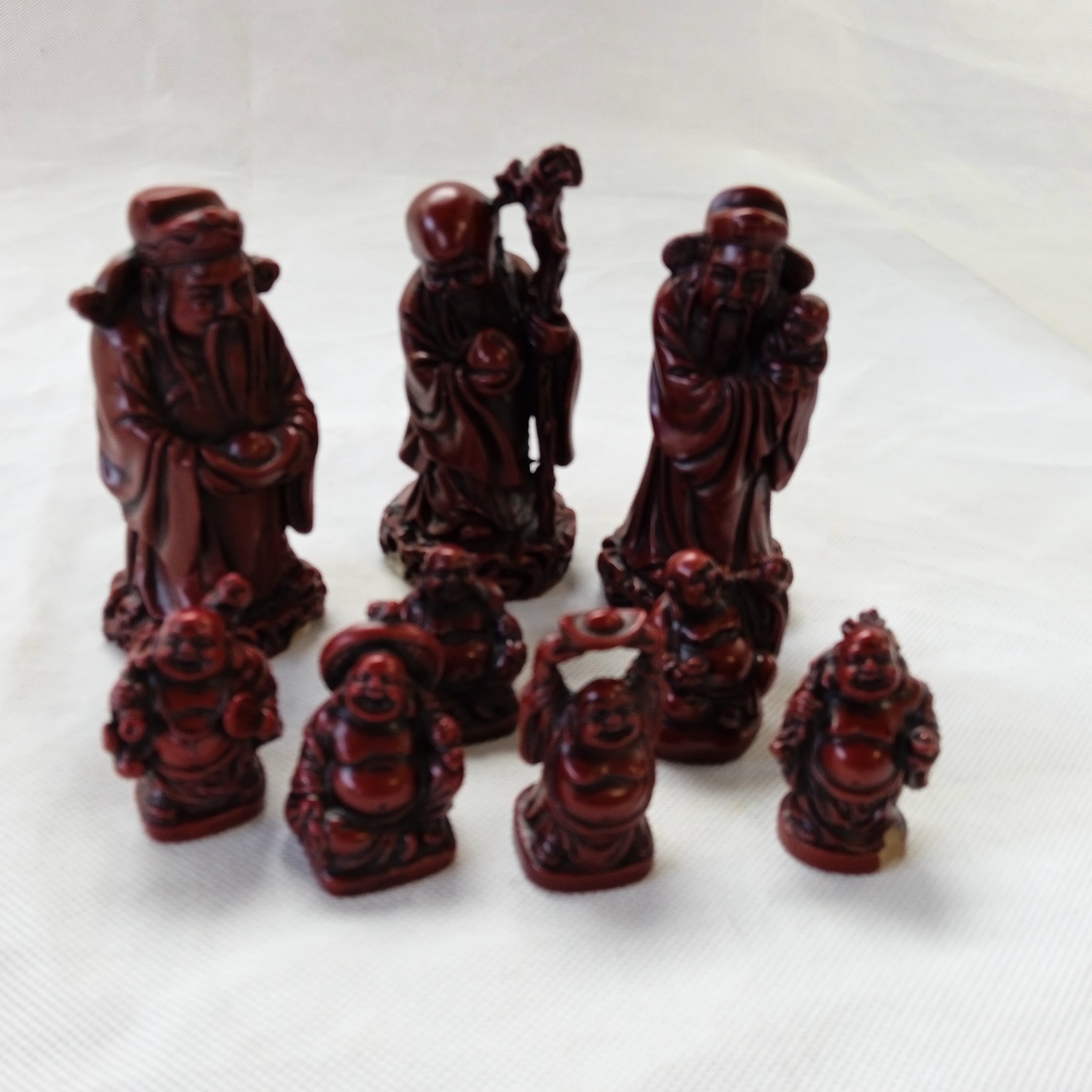 Lot de 9 figurines asiatique/ bouddha chanceux en résine bordeaux  - Photo 0