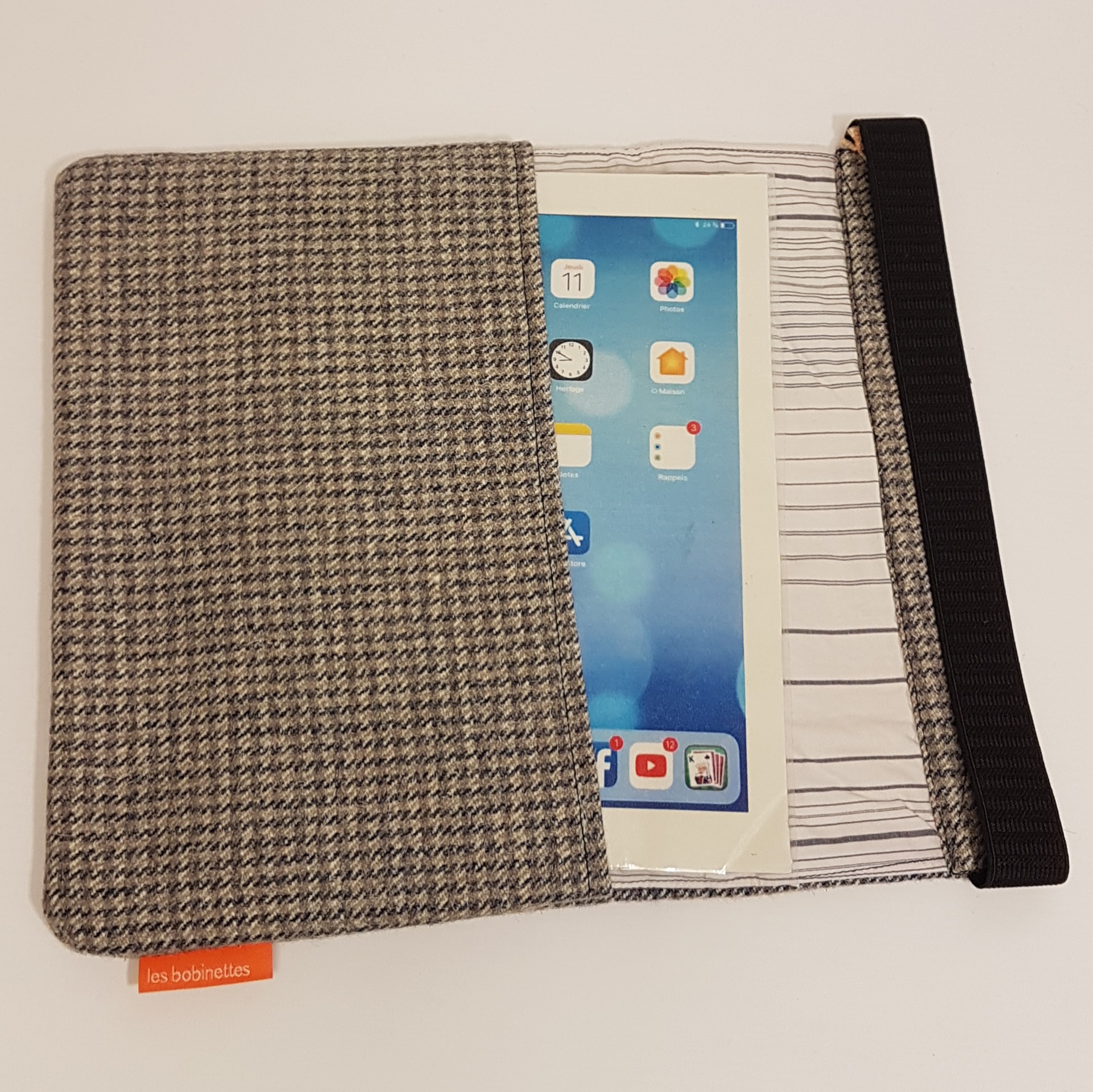 Matières Recyclées : Housse De Tablette "Pied De Poule" Et Tissu À Rayures