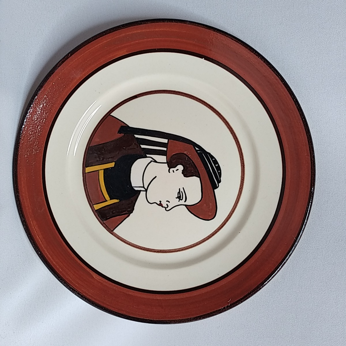 Acheter HB Quimper. Assiette décorée portrait breton Très bon état - 12,00 € HB Quimper. Assiette décorée portrait breton Très bon état - reconditionné disponible sur Label Emmaüs