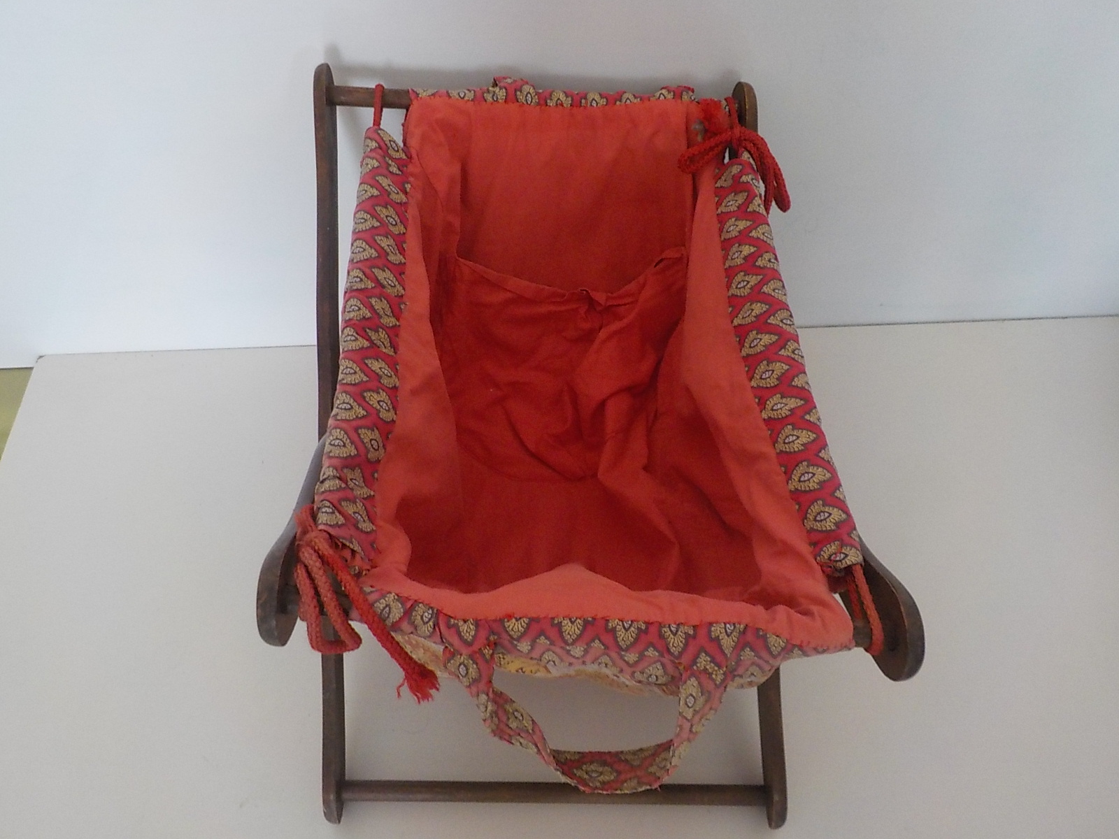 porte ouvrage vintage en bois et tissu multicolore - État correct - Photo 2