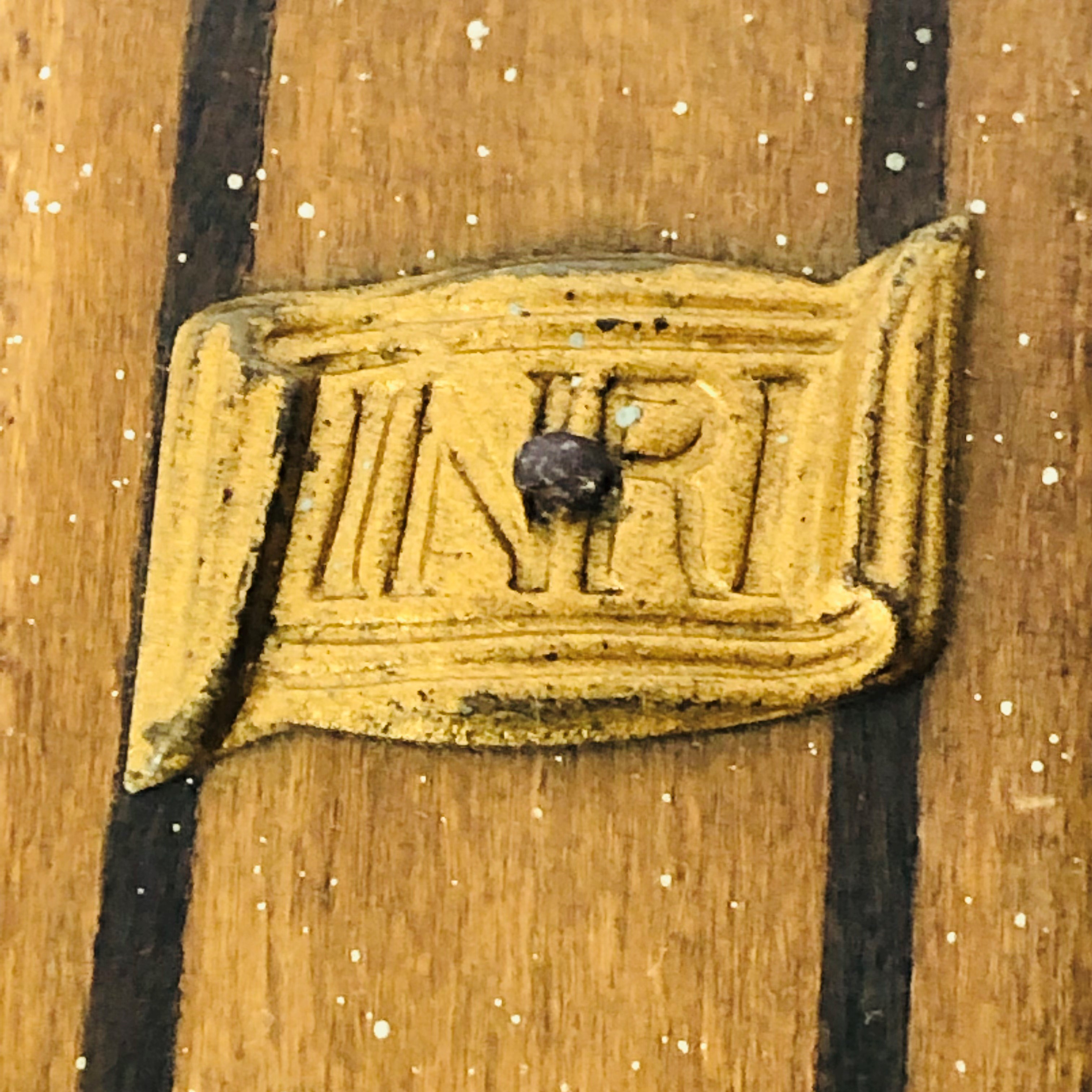 Crucifix en bois avec un Christ en métal cuivré - inscriptions INRI ...