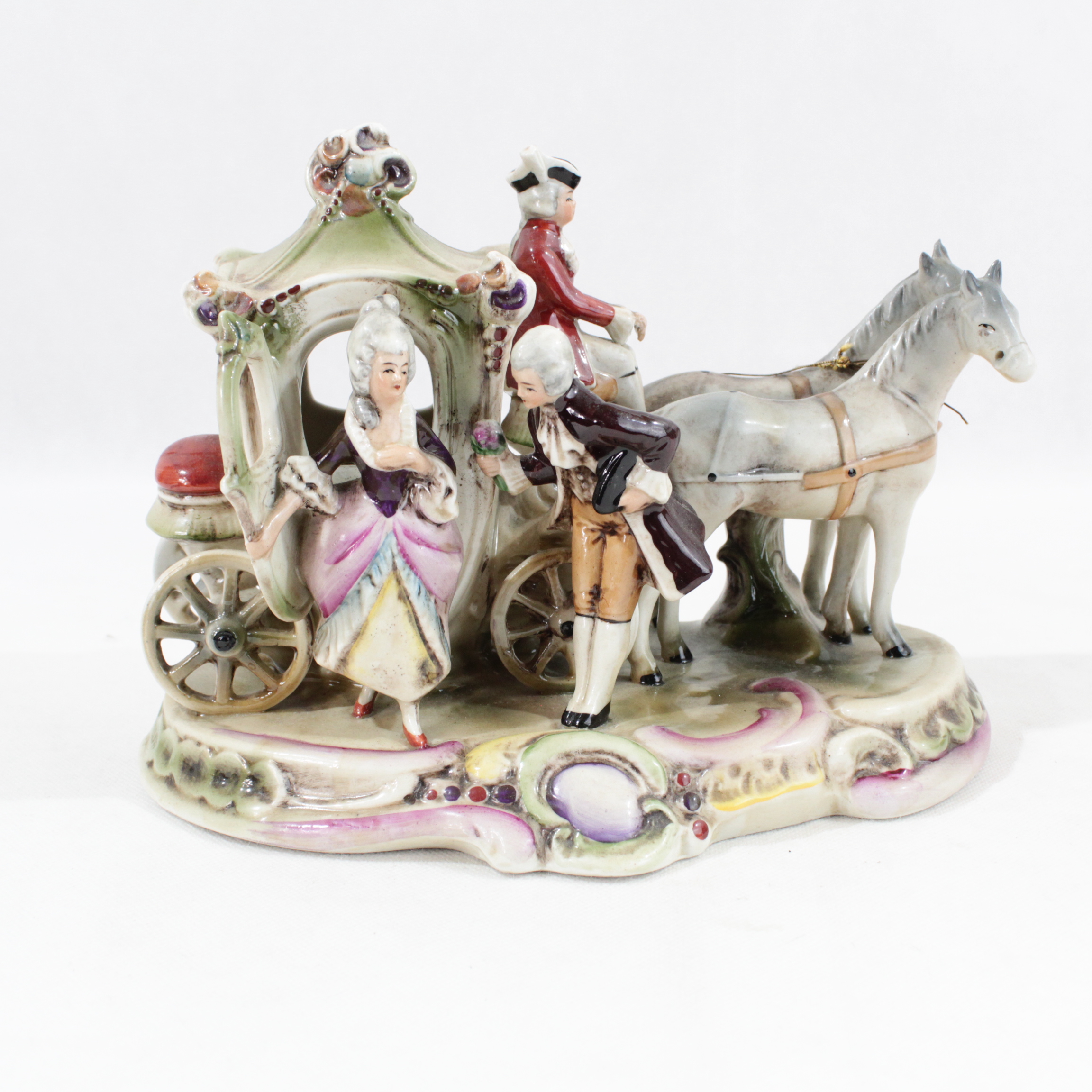  Carrosse et figurines en porcelaine de SAXE  Très bon état -  reconditionné disponible sur Label Emmaüs