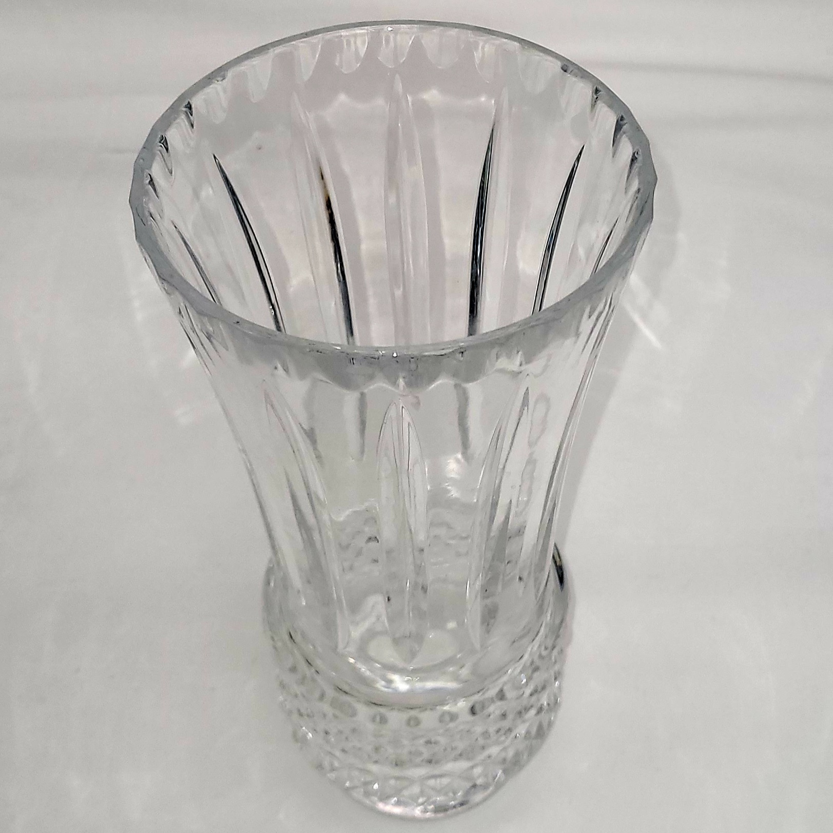 Vase vintage en verre ancien aux décores de pointes en relief (20,5cm de haut) - Photo 1