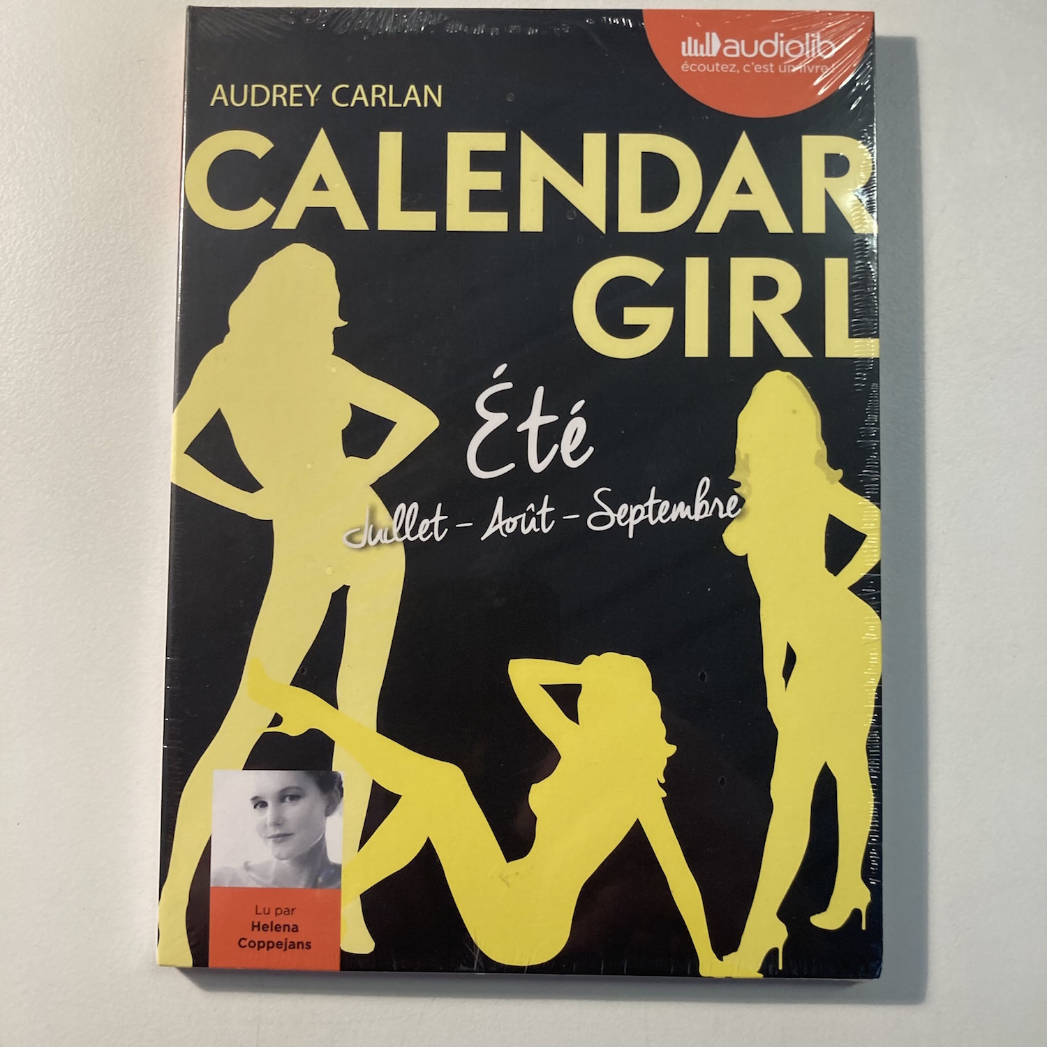 Calendar Girl 3 - Été (Juillet, Aout, Septembre) - Audio-livre - Livre audio 1 CD MP3 - Audrey Carlan, Helena Coppejans (Lecteur), Robyn Stella Bligh (Traduction) - Photo 0