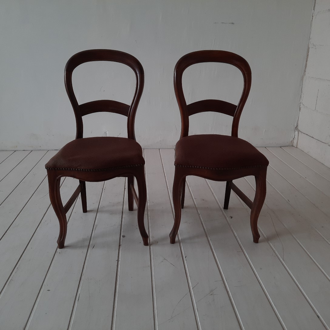 Lot de 2 chaises ancienne bois et tissus rembourrer. - Photo 1