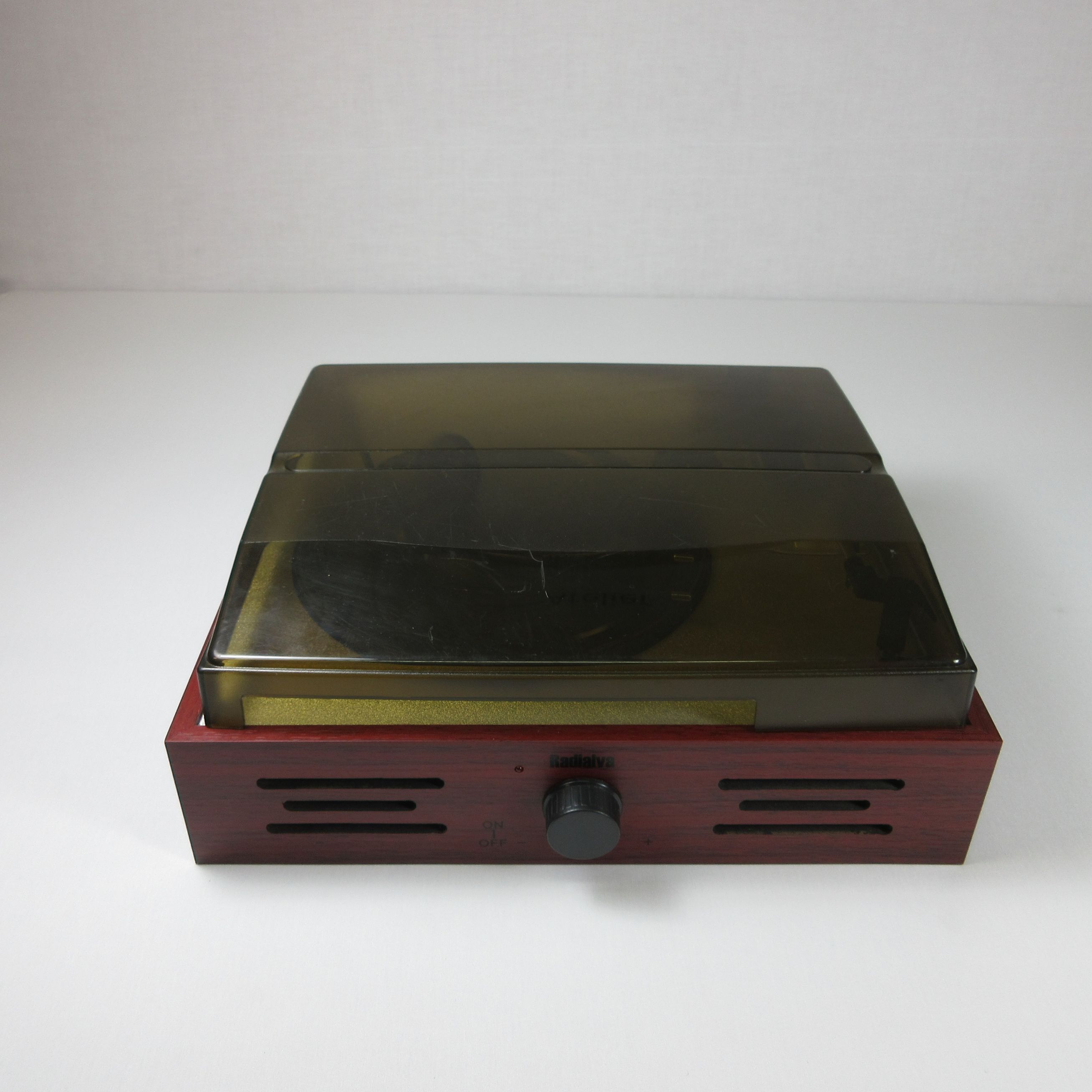 Tourne disque - Radialva - État correct sur Label Emmaüs