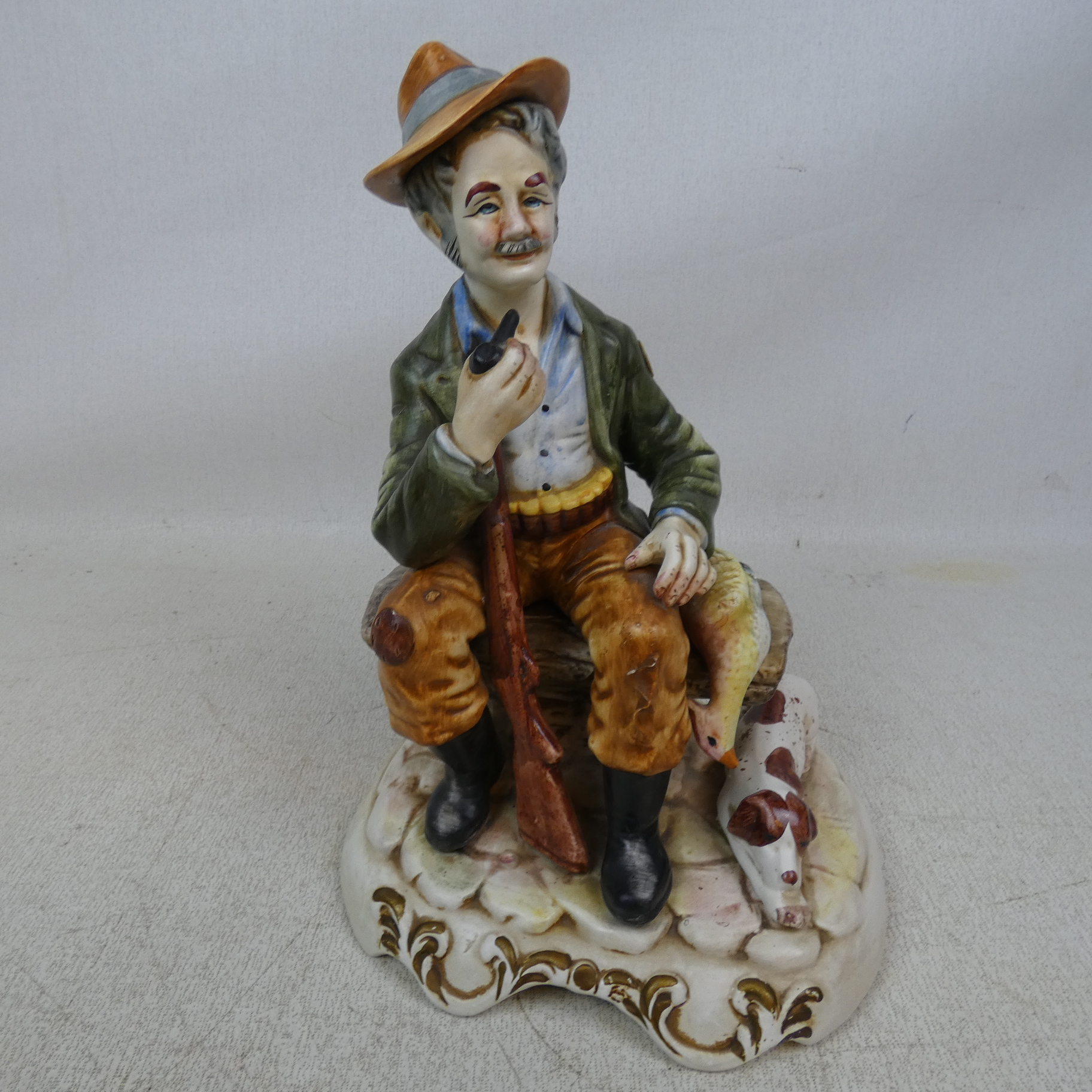 Figurine "Chasseur" en Porcelaine de Capodimonte Vintage - Fabriquée en Italie  - État correct sur Label Emmaüs